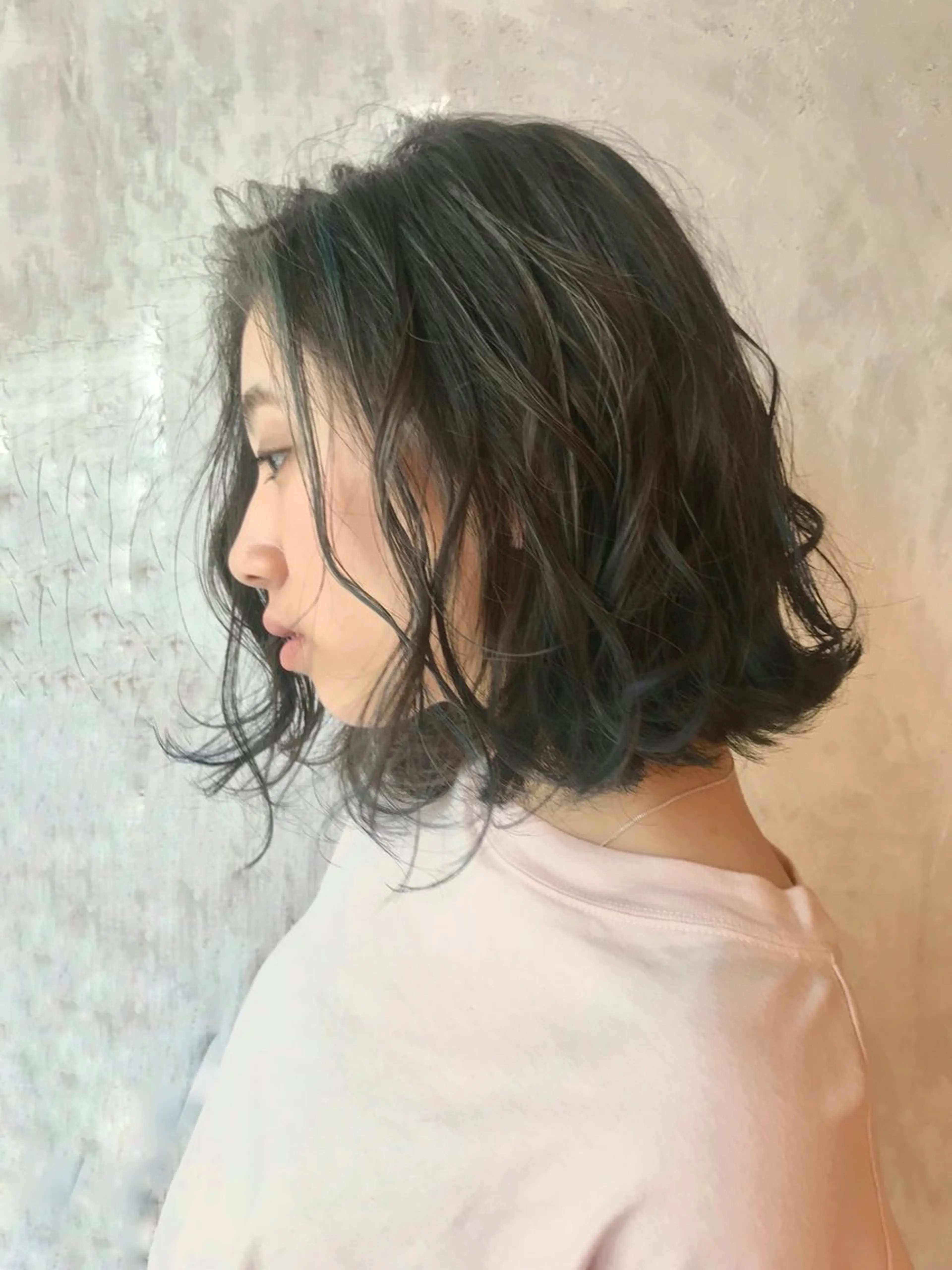 ミディアム カラー 切りっぱなしボブ ボブ カット パーマ トリートメント sutekinakoto日野所属・小島 勤夢のヘアスタイル