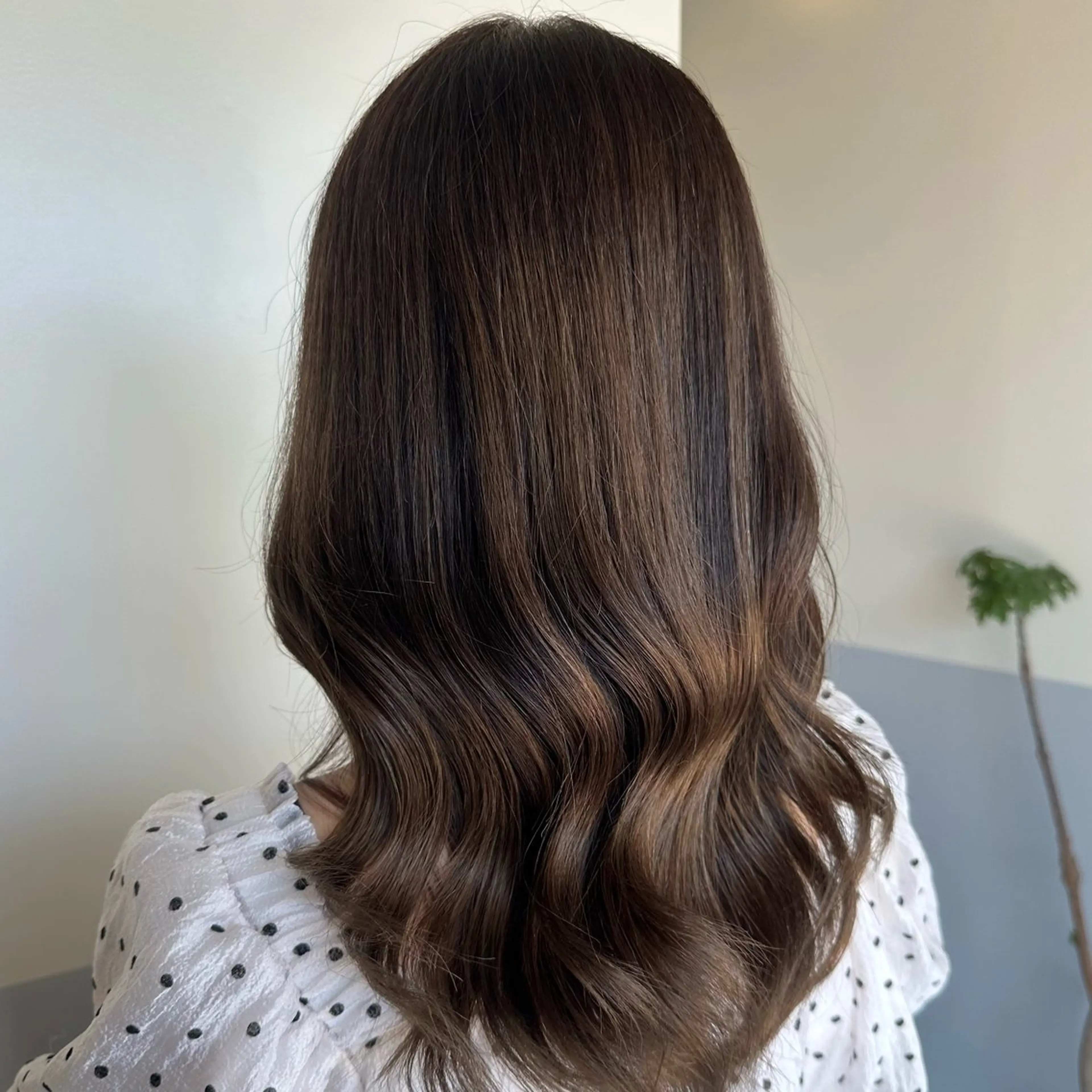 セミロング カラー バレイヤージュ ベージュカラー レイヤーカット ヘアカラー 艶カラー/岡崎 /おかもとななのヘアスタイル