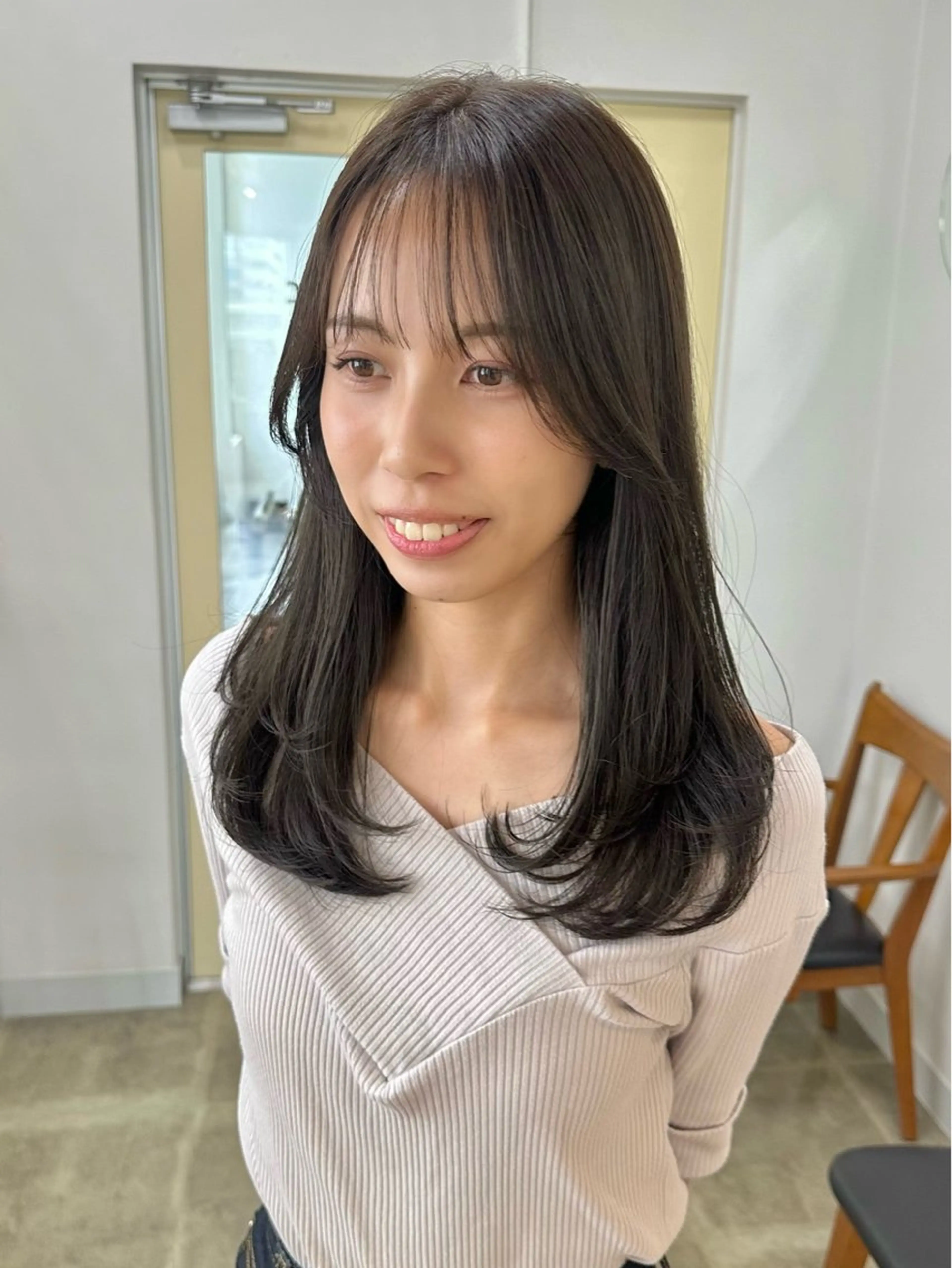 ロング カラー グレージュ オリーブグレージュ オリーブグレー レイヤーカット カット ヘアカラー 四日市/レイヤー /似合わせカットのヘアスタイル