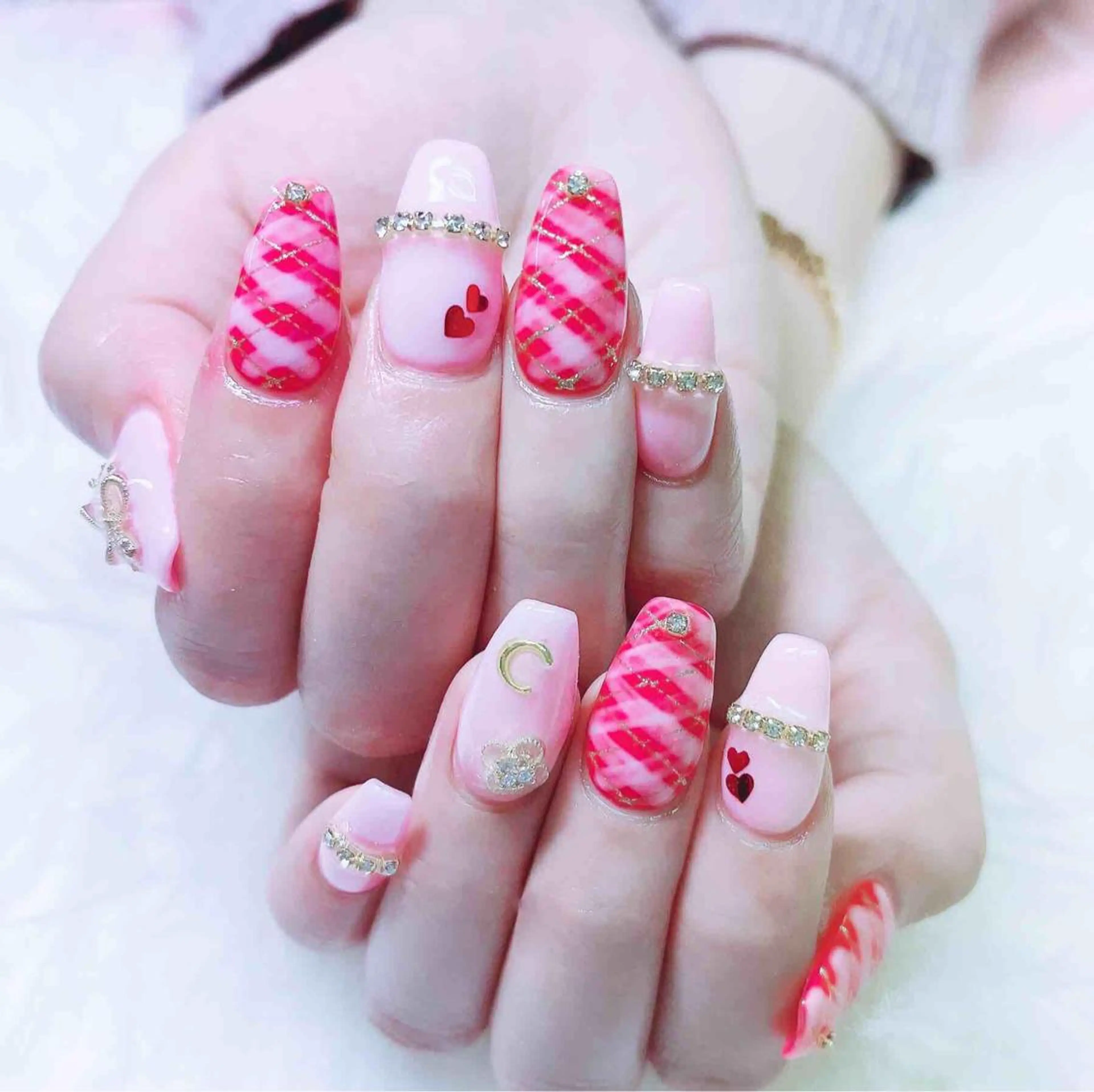 ネイル ハンドネイル MoonNail ユリ🌸のネイルデザイン