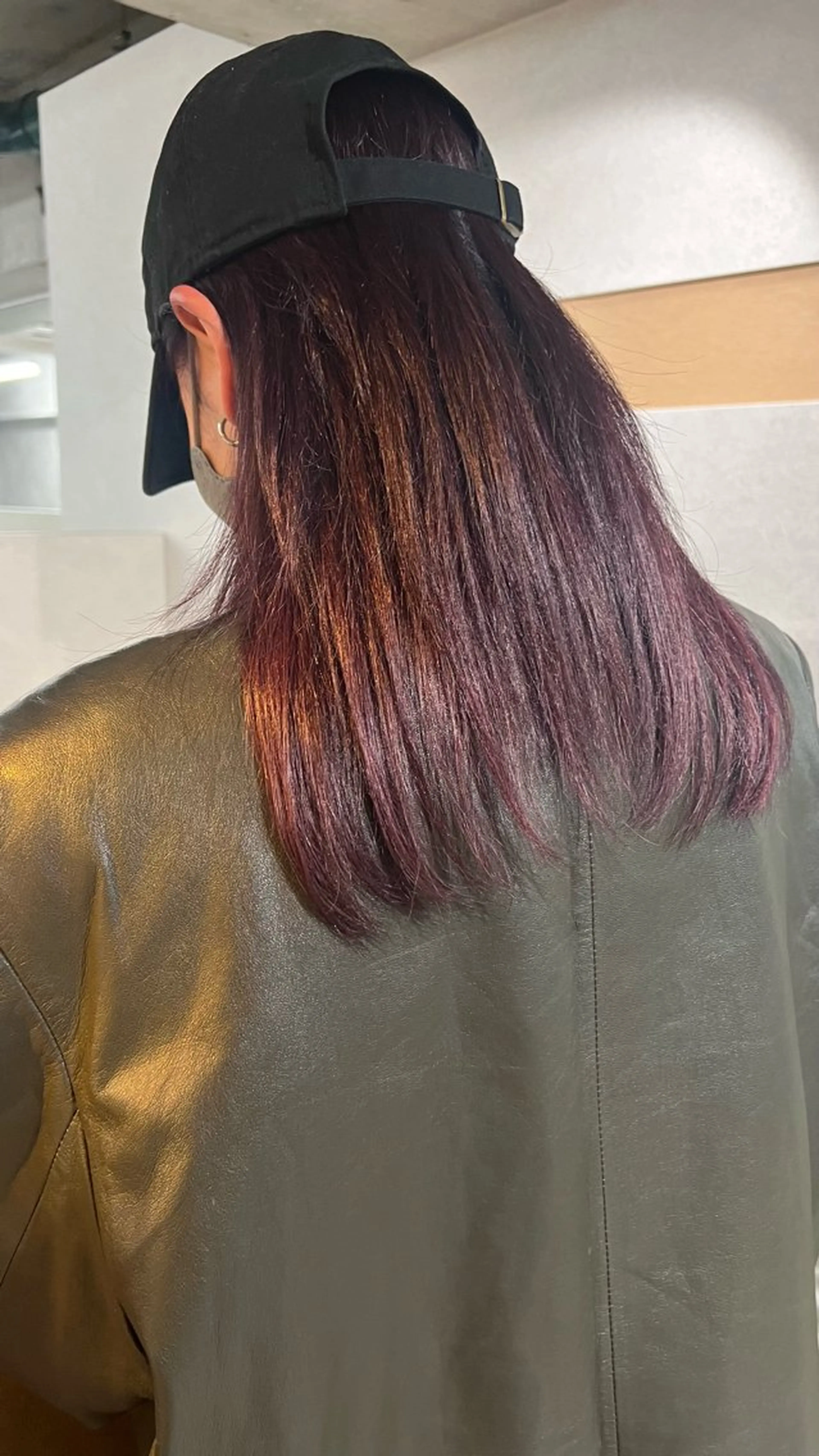 セミロング カラー カシス レッドカラー anon Loemのヘアスタイル