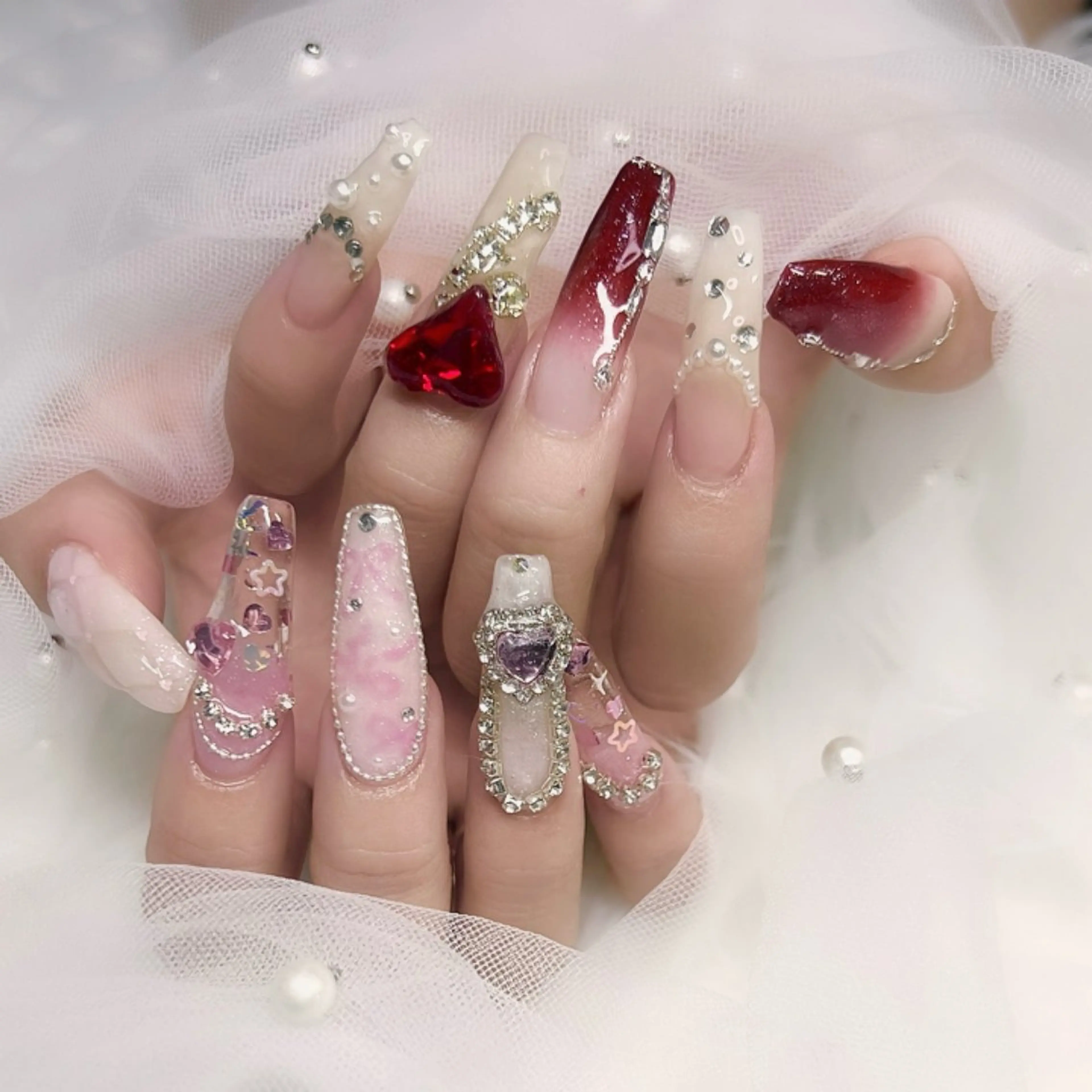 ネイル キラキラネイル 韓国ネイル ロングネイル 赤色 ワンホンネイル 🩵池袋heart nail🩵のネイルデザイン