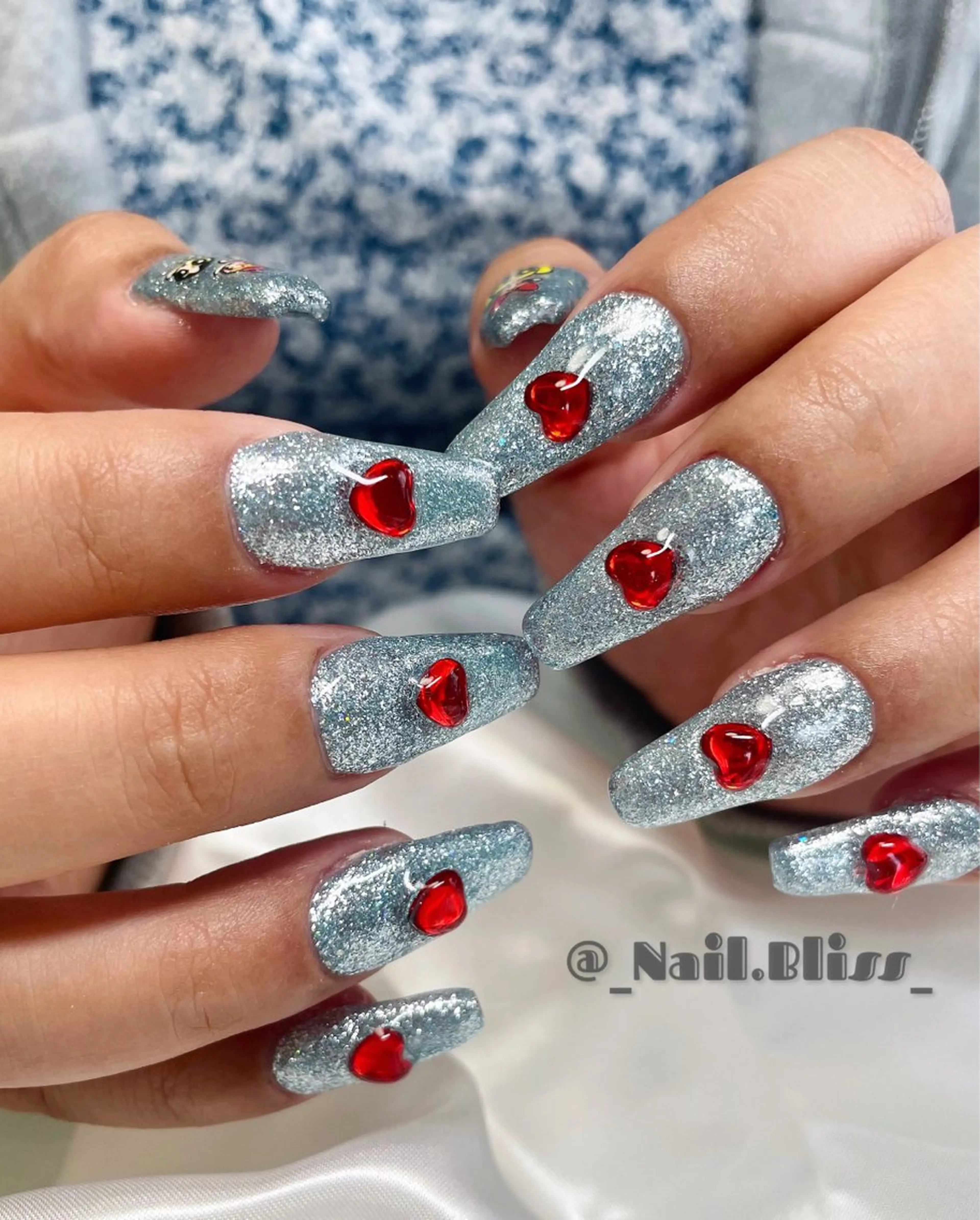 ネイル ハート ラメ(グリッター) 水色 赤色 ハンドネイル NAIL BLISSのネイルデザイン