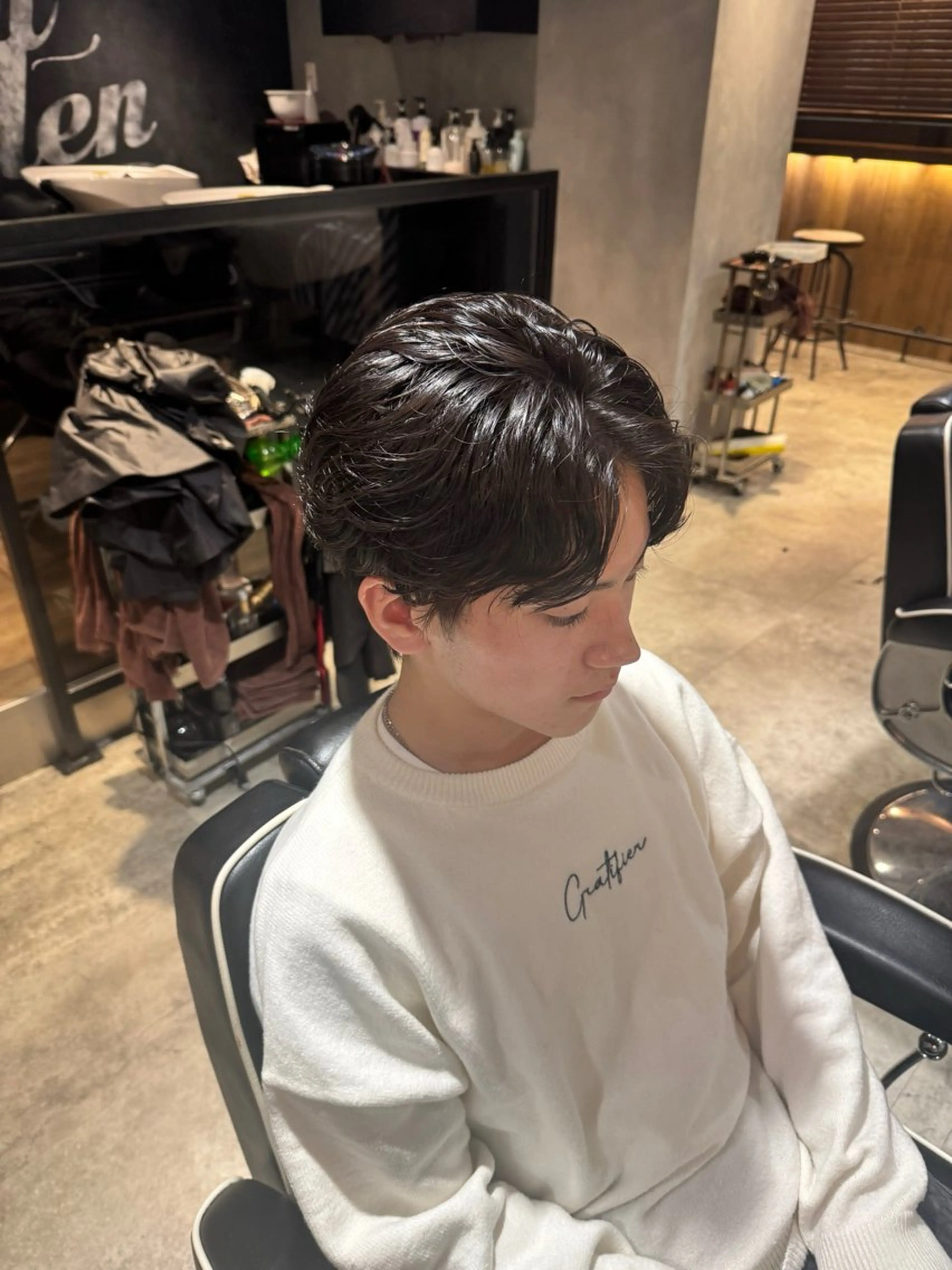 パーマ メンズ センターパート メンズパーマ ニュアンスパーマ メンズカット特化 今野のヘアスタイル