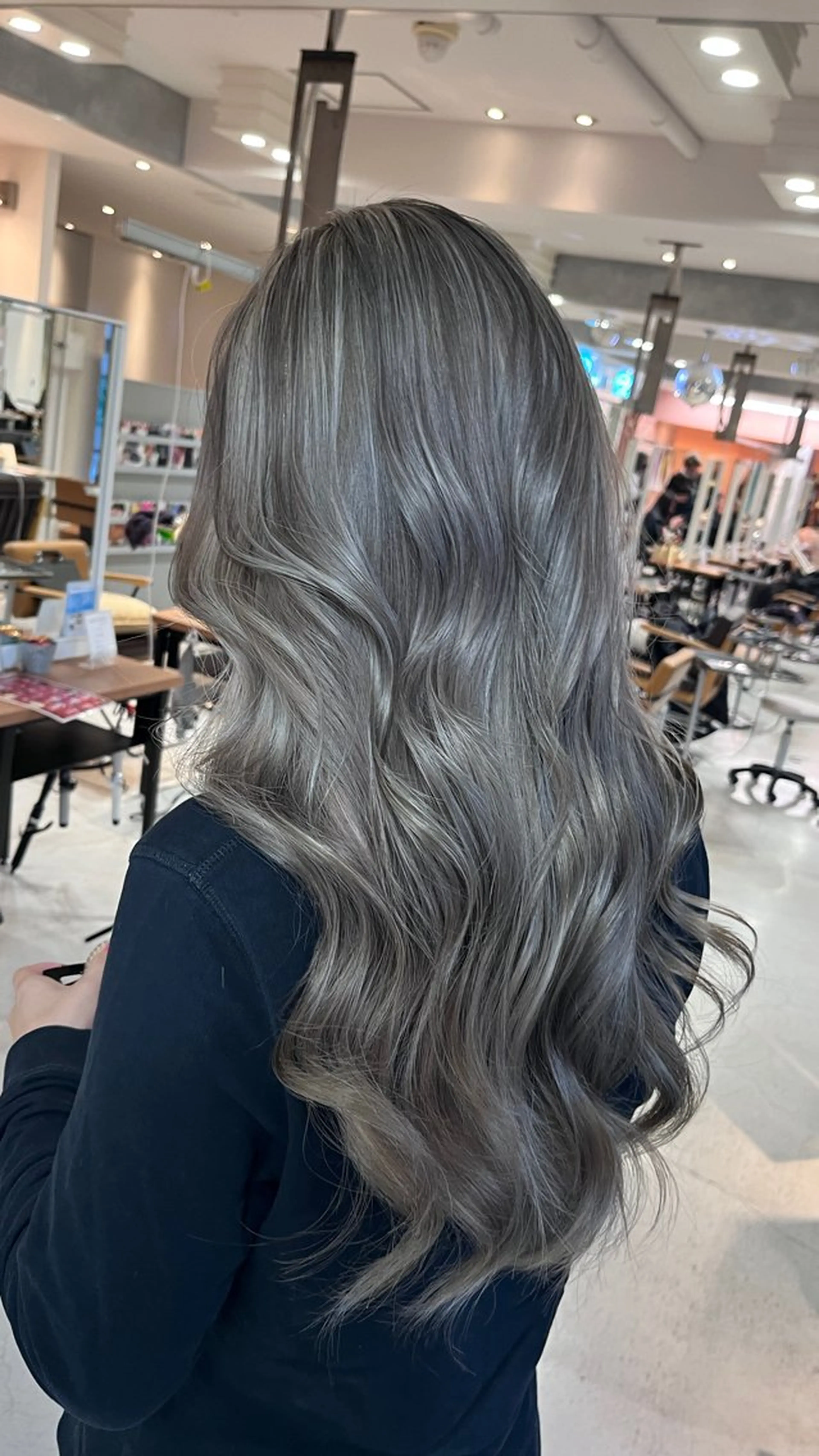 ロング カラー ブリーチ ハイライトカラー ハイライト ヘアカラー トリートメント nameless髪質 改善ブリーチ心斎橋のヘアスタイル