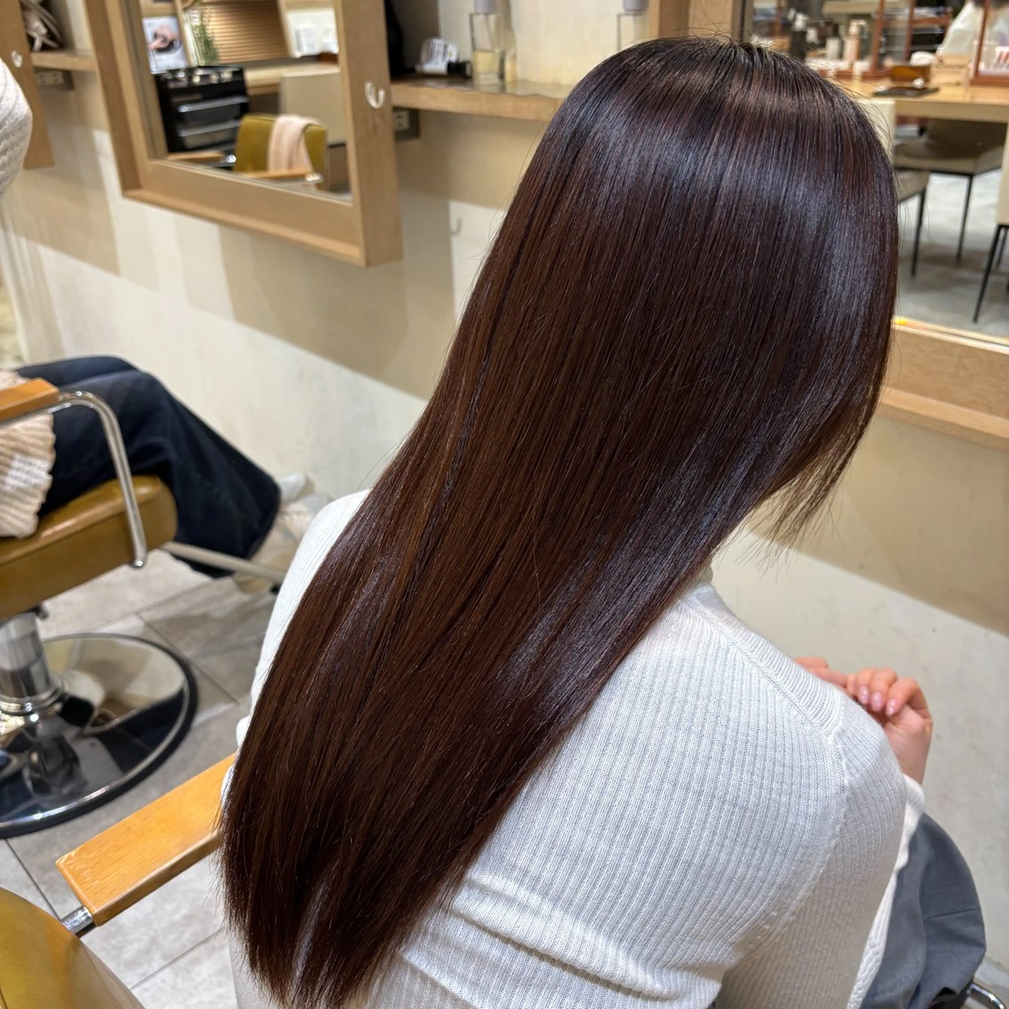 ロング カラー ベージュカラー 暗髪透明感カラー うる艶カラー／綾部のヘアスタイル