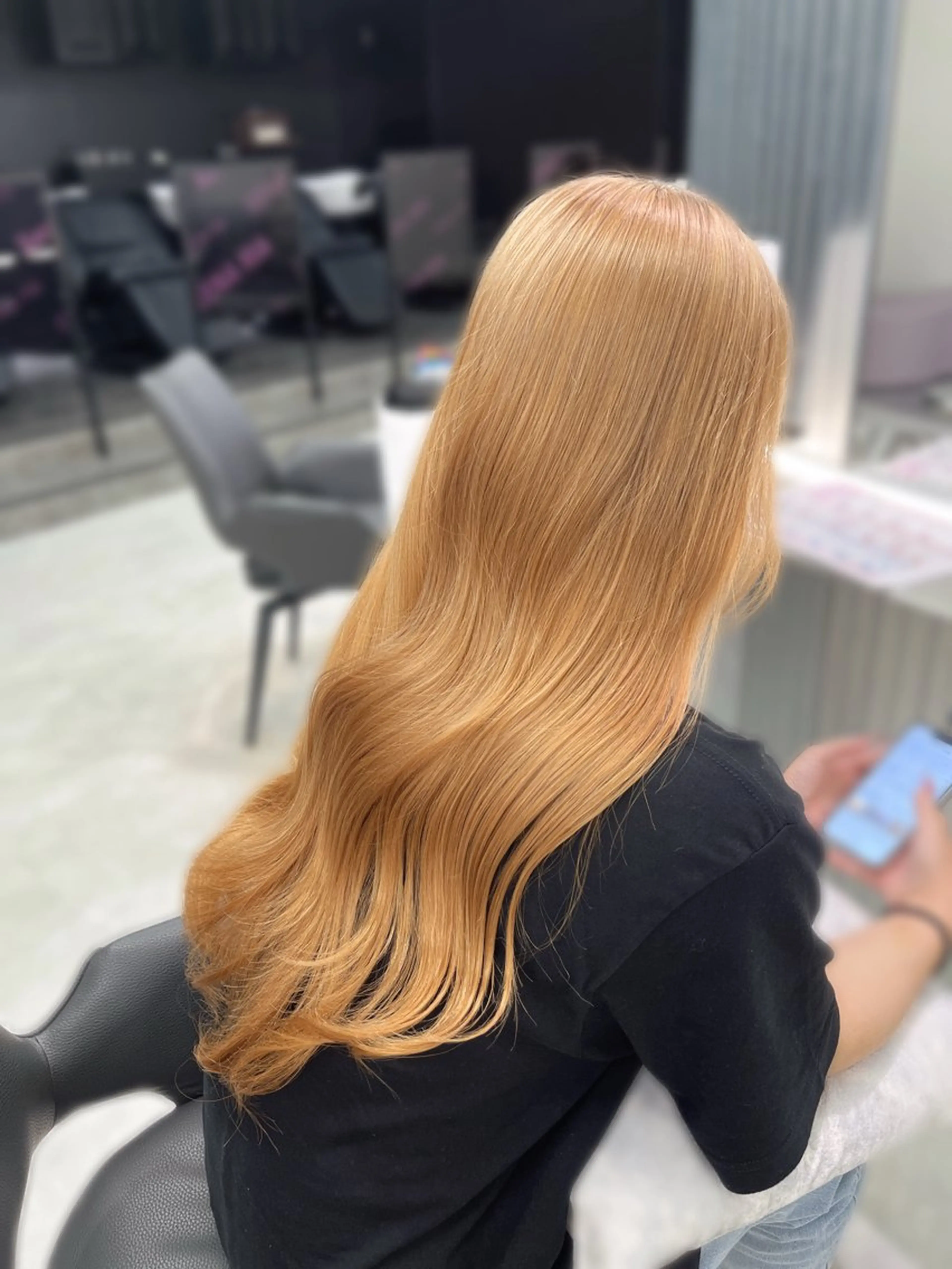 ロング カラー ベージュカラー 黒髪 ブリーチ ミルクティーベージュ MEI / ブリーチカラー/名駅のヘアスタイル