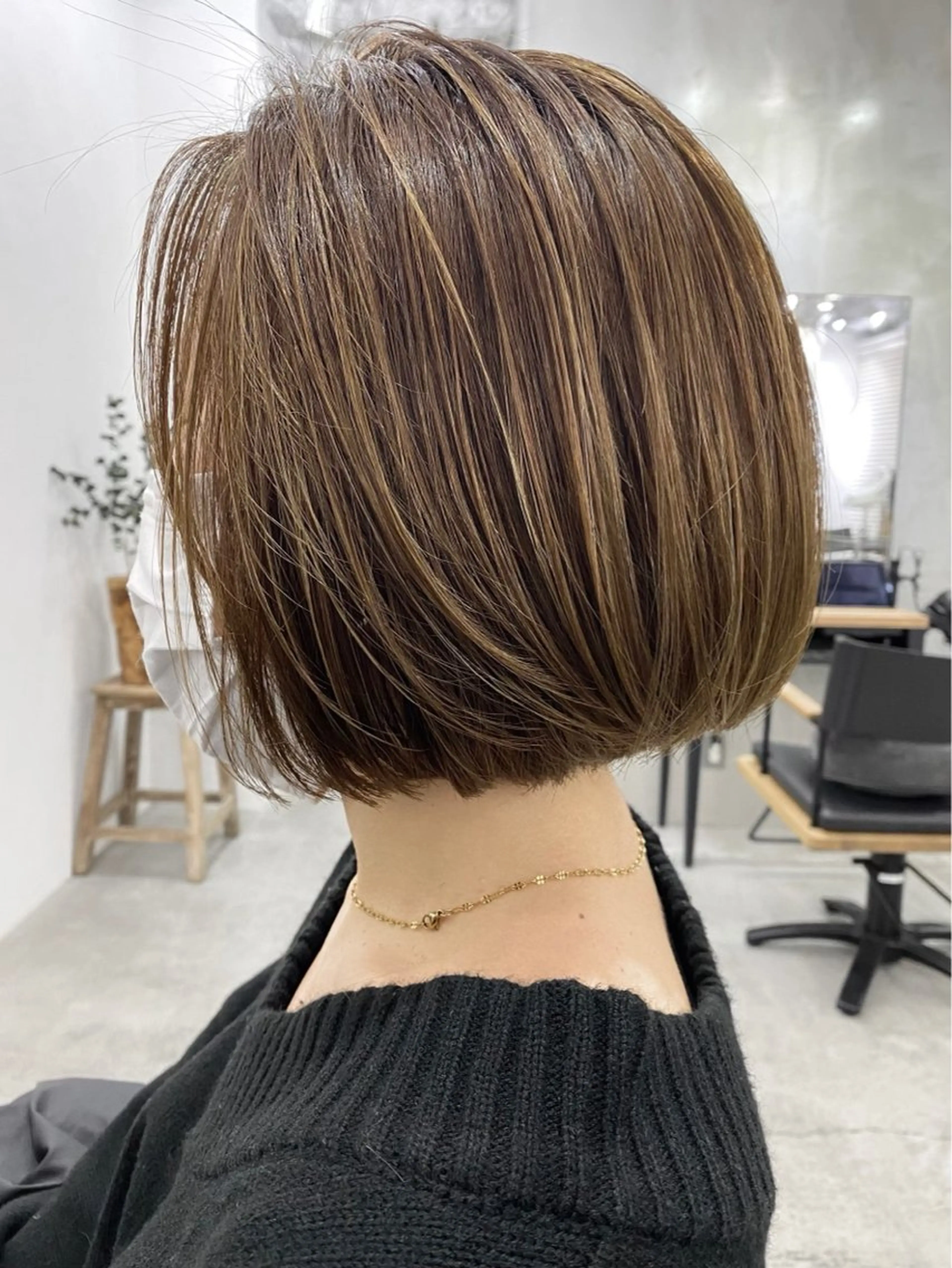 ショート カラー ブリーチ ケアブリーチ ハイライトカラー ハイライト 外ハネヘア Luana.所属・☀️東京→岡崎☀️ ハイライト青山彪雅のヘアスタイル