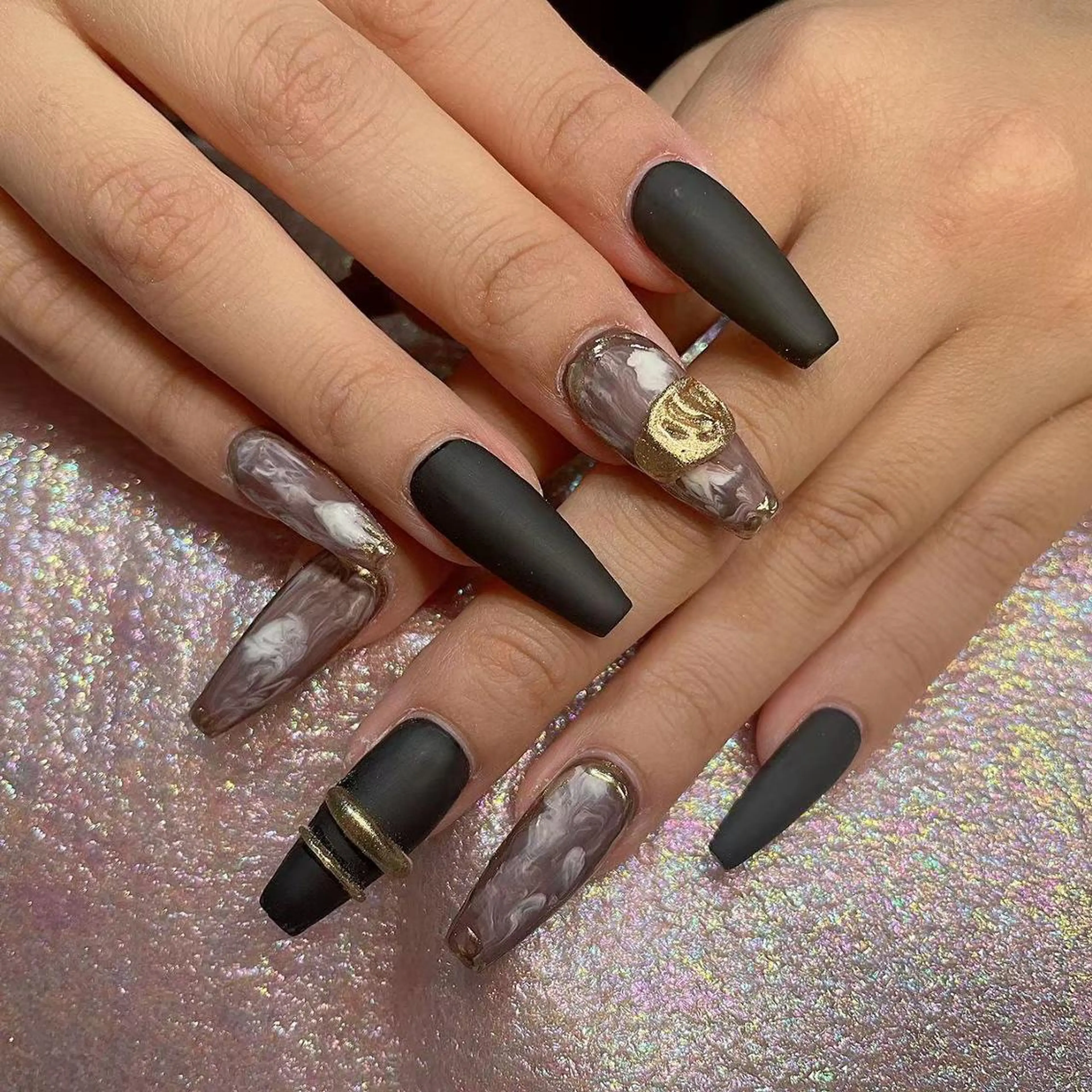 ネイル 長さ出し ネイルチップ Queens テイのネイルデザイン