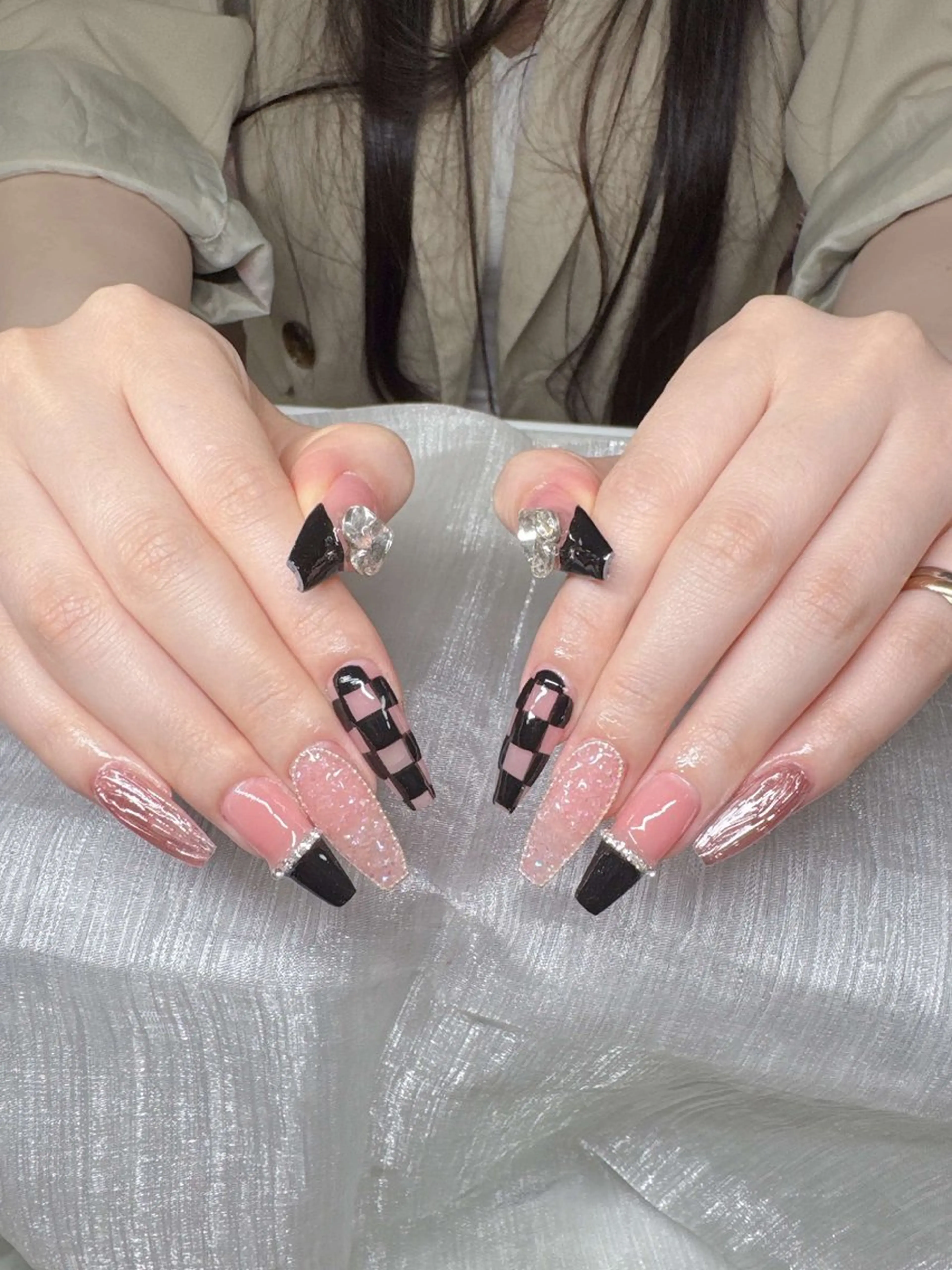 ネイル 長さ出し グラデーション 卒業式 キラキラネイル マグネットネイル Lee Nailsのネイルデザイン