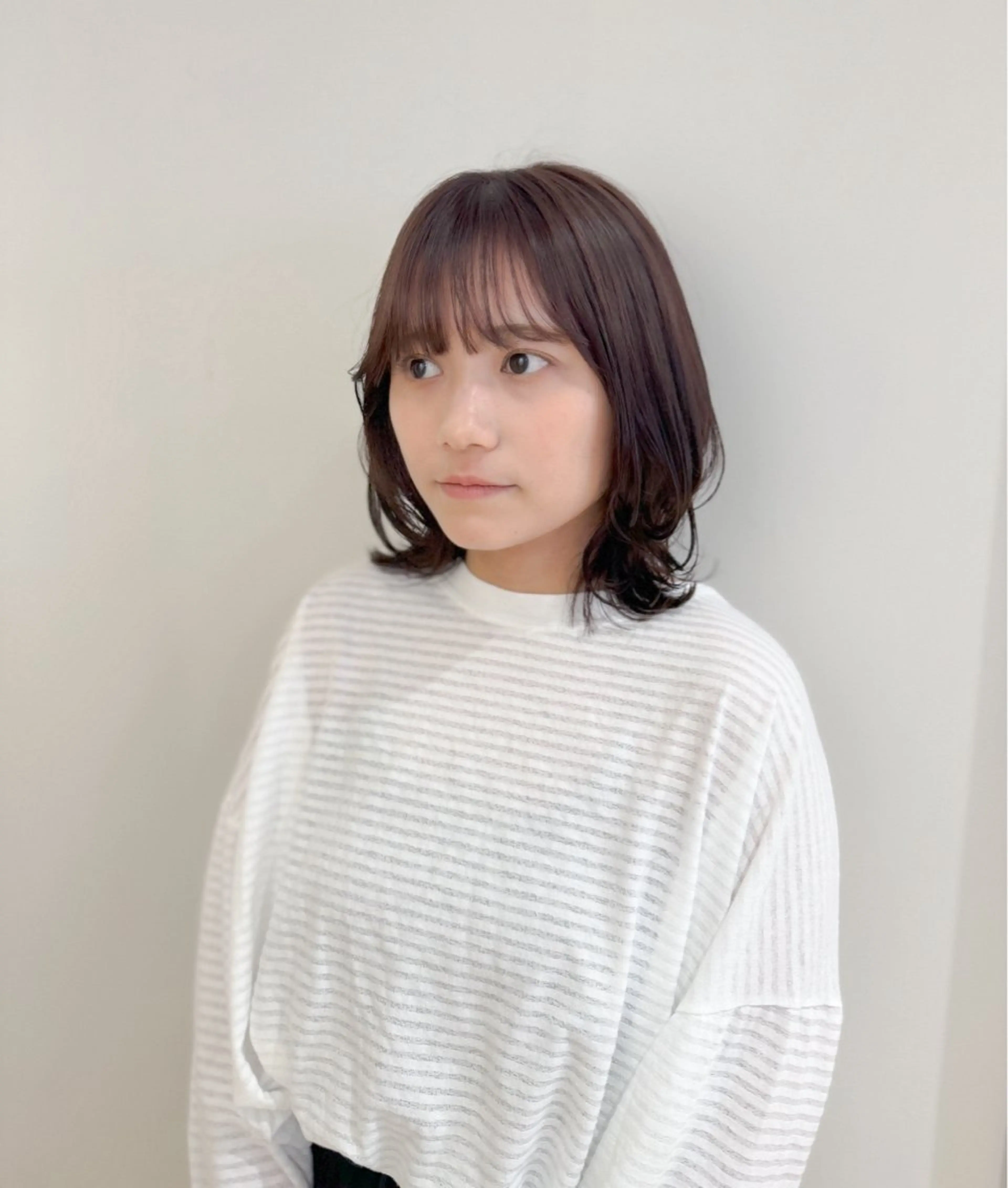 ミディアム カラー アッシュ ラベンダーカラー ラベンダーアッシュ くびれヘア くびれレイヤー カット ヘアカラー トリートメント えんどう みほのヘアスタイル