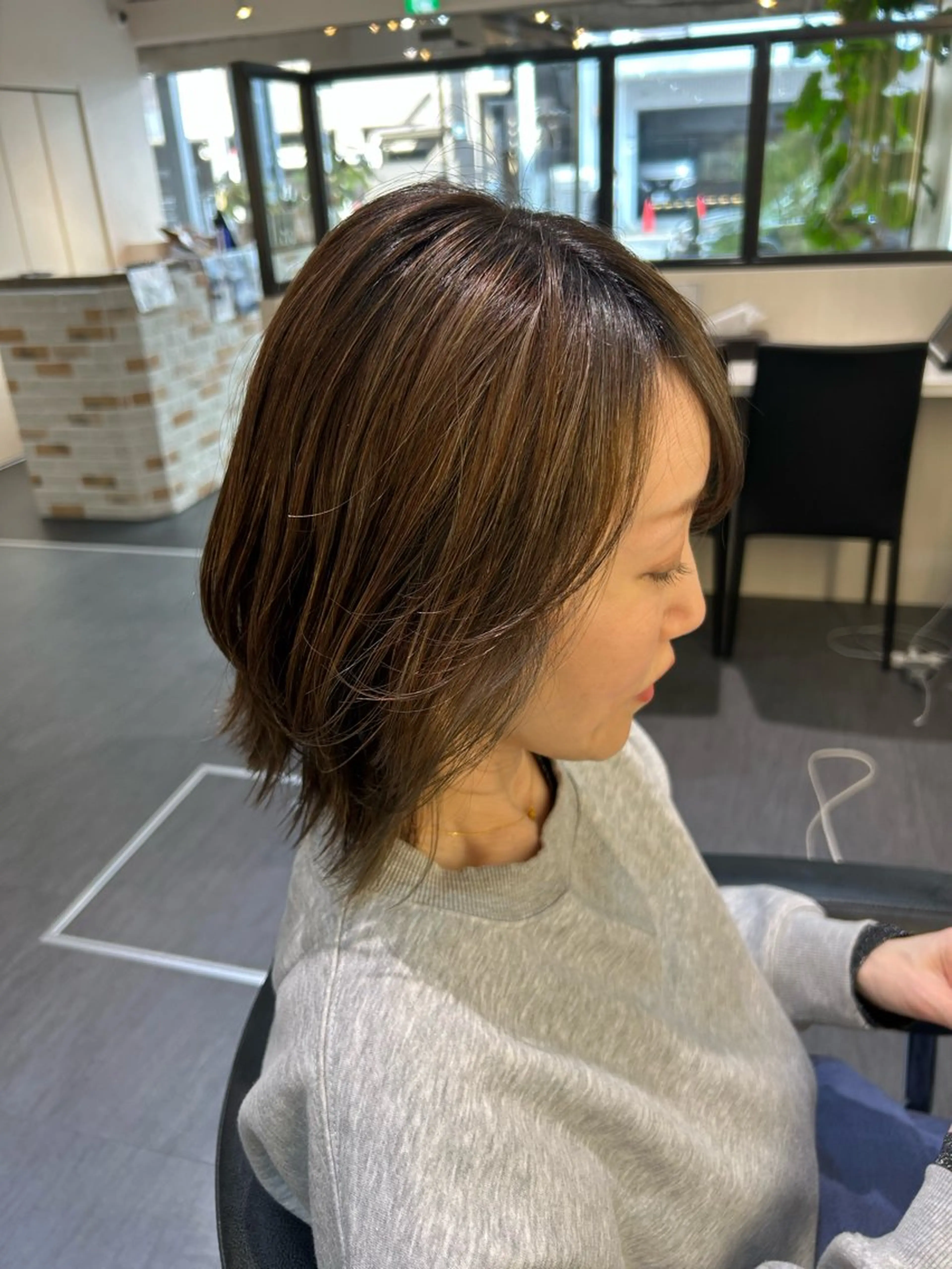 カラー グレージュ ハイライトカラー 西村 優那のヘアスタイル