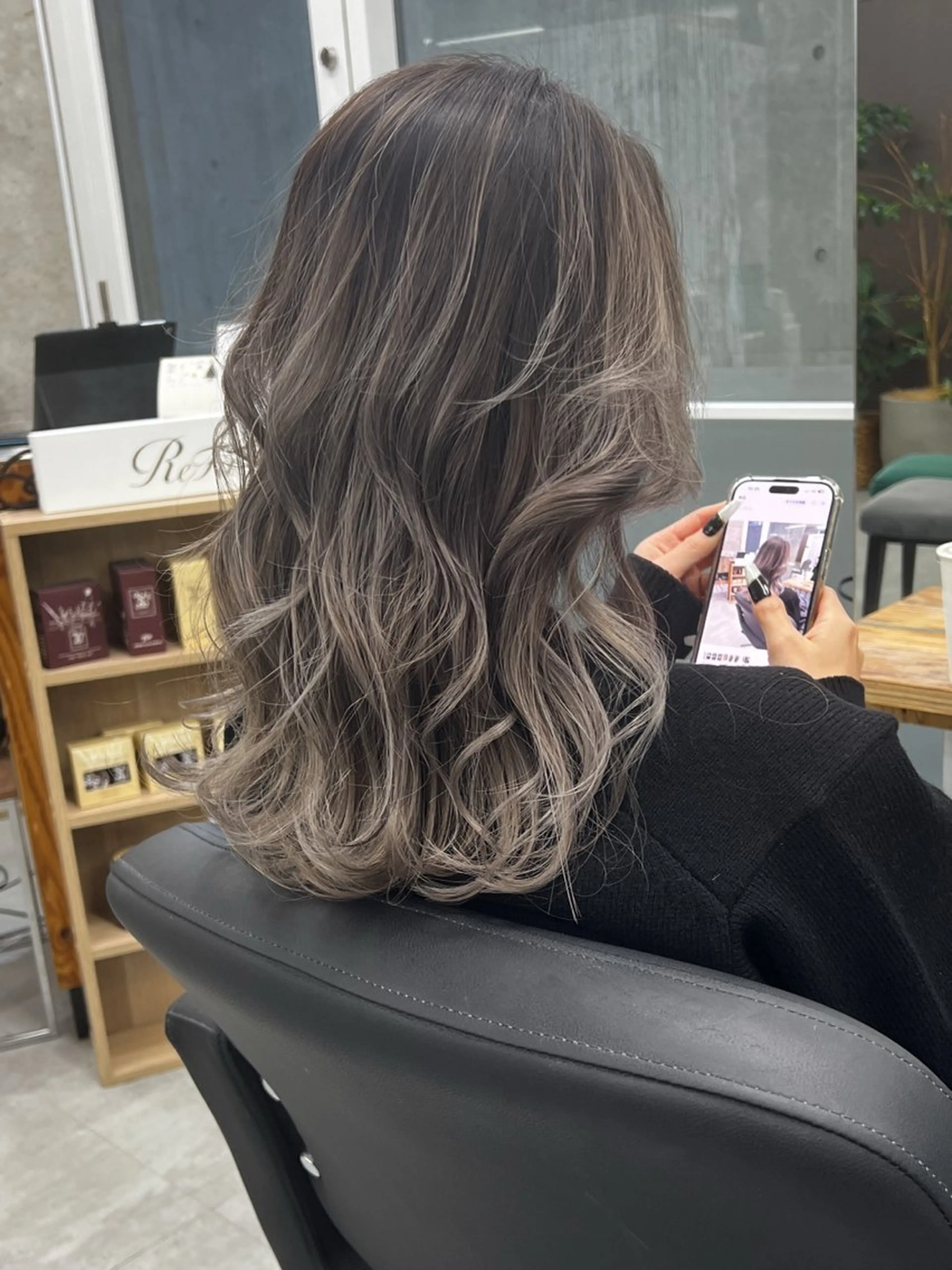 セミロング カラー バレイヤージュ ブリーチ レイヤーカット welring hair salonのヘアスタイル