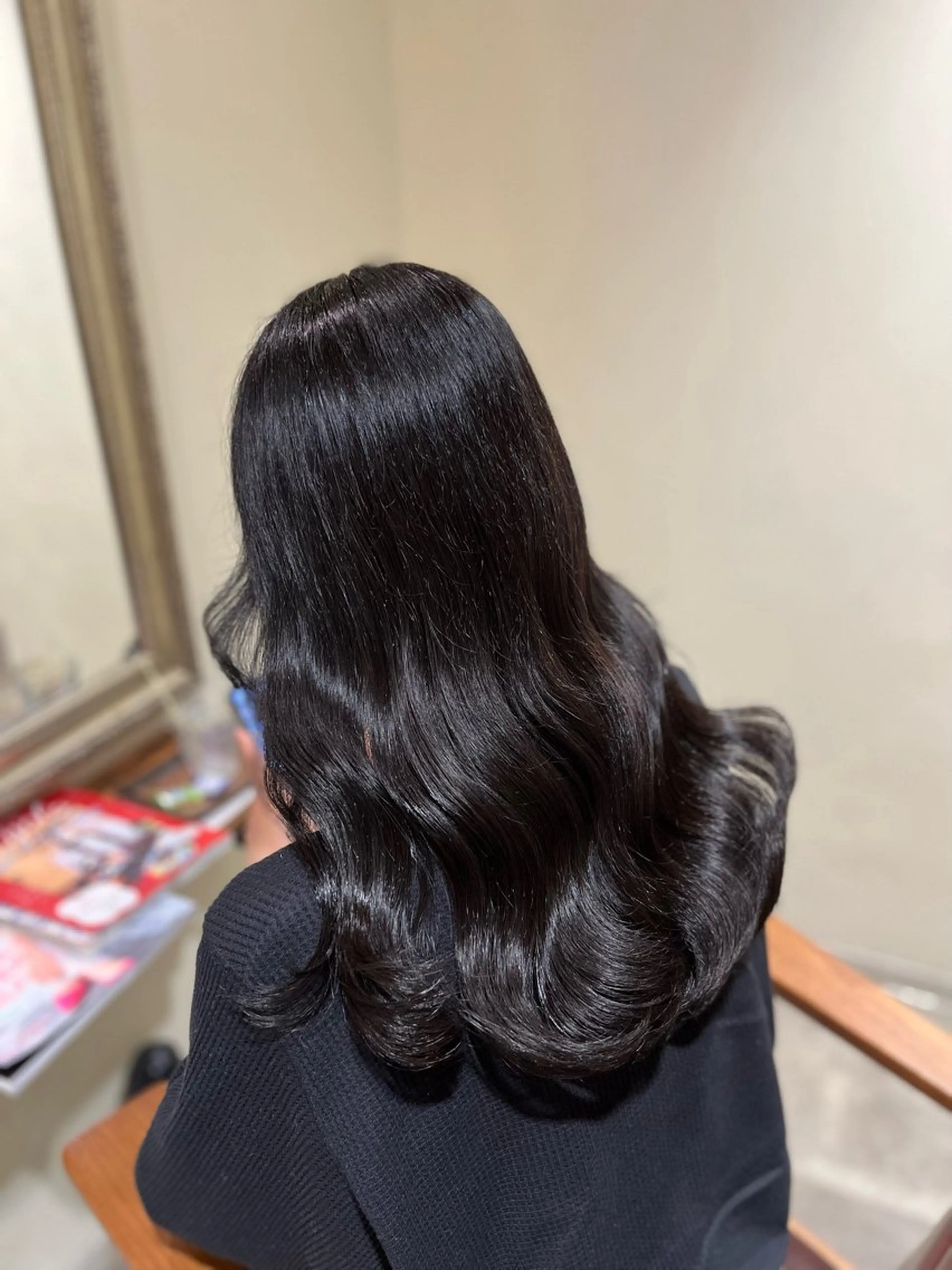 カラー 黒髪 グレーブラック 岡本 かのんのヘアスタイル