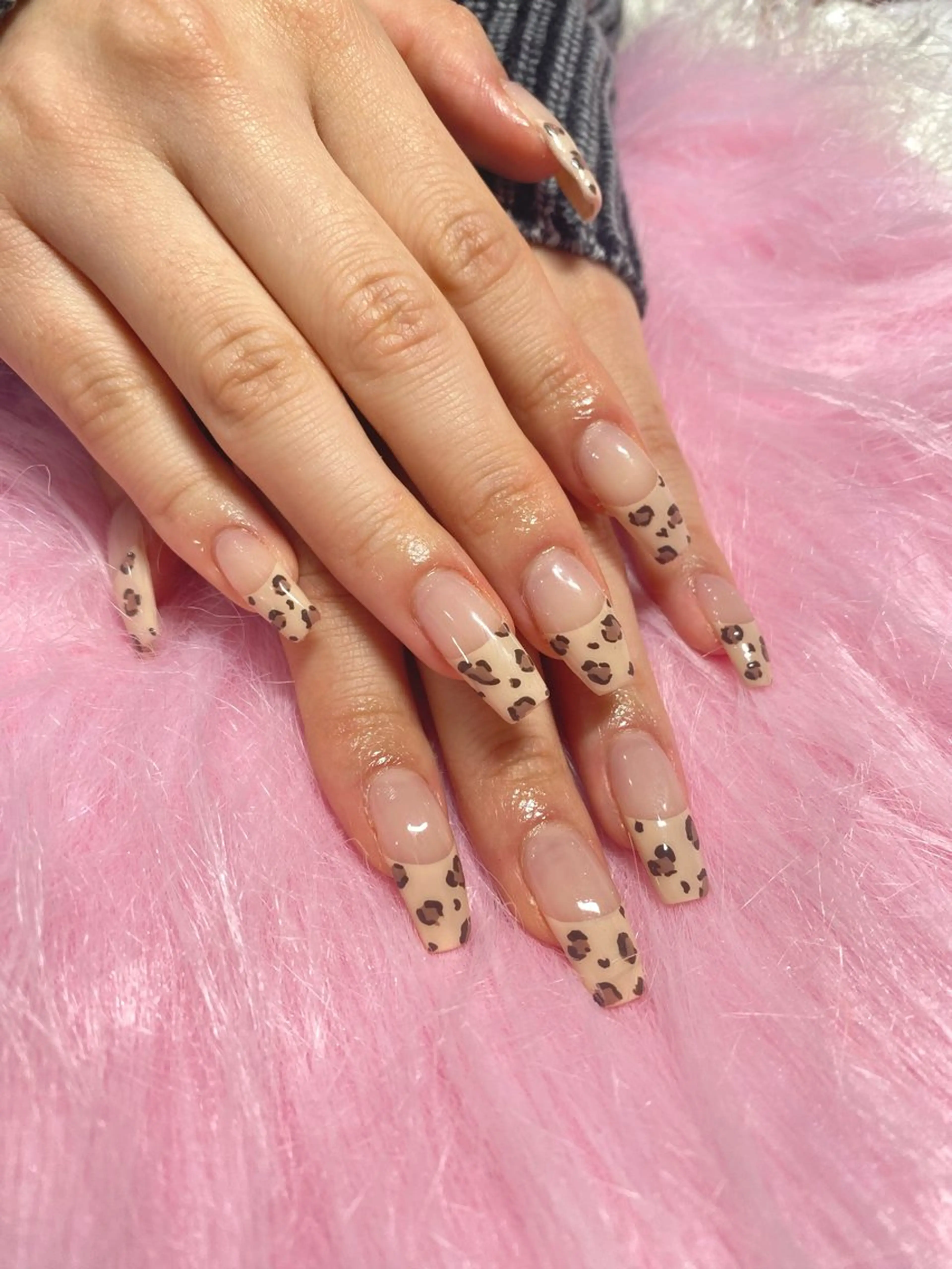 ネイル アニマル柄 フレンチネイル ジェルネイル パラジェル 冬ネイル BelireMaa Nail&eyeのネイルデザイン