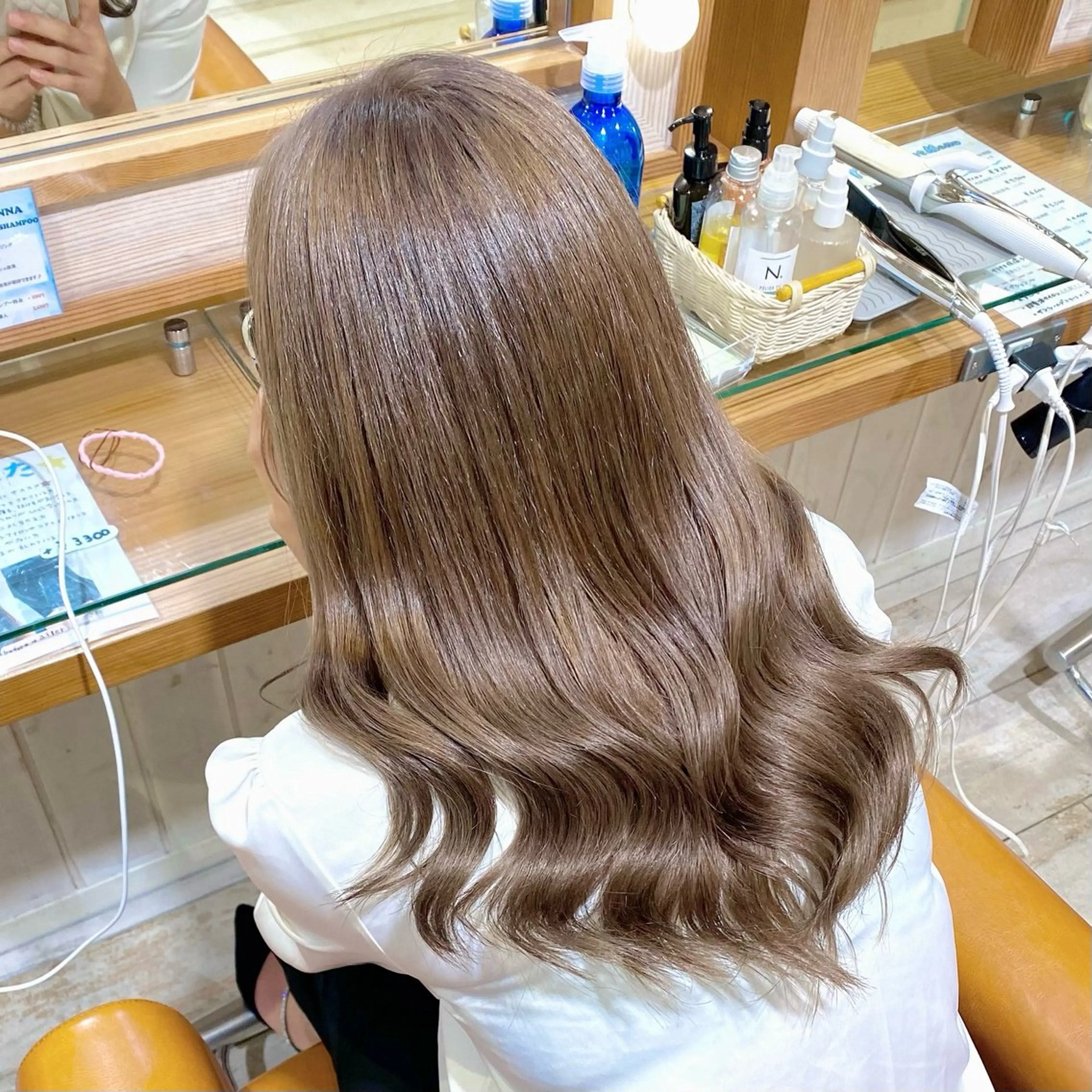 セミロング カラー ベージュカラー ブリーチ ミルクティーベージュ ヘアカラー 🌸小島友梨香🌸 ブリーチカラーのヘアスタイル