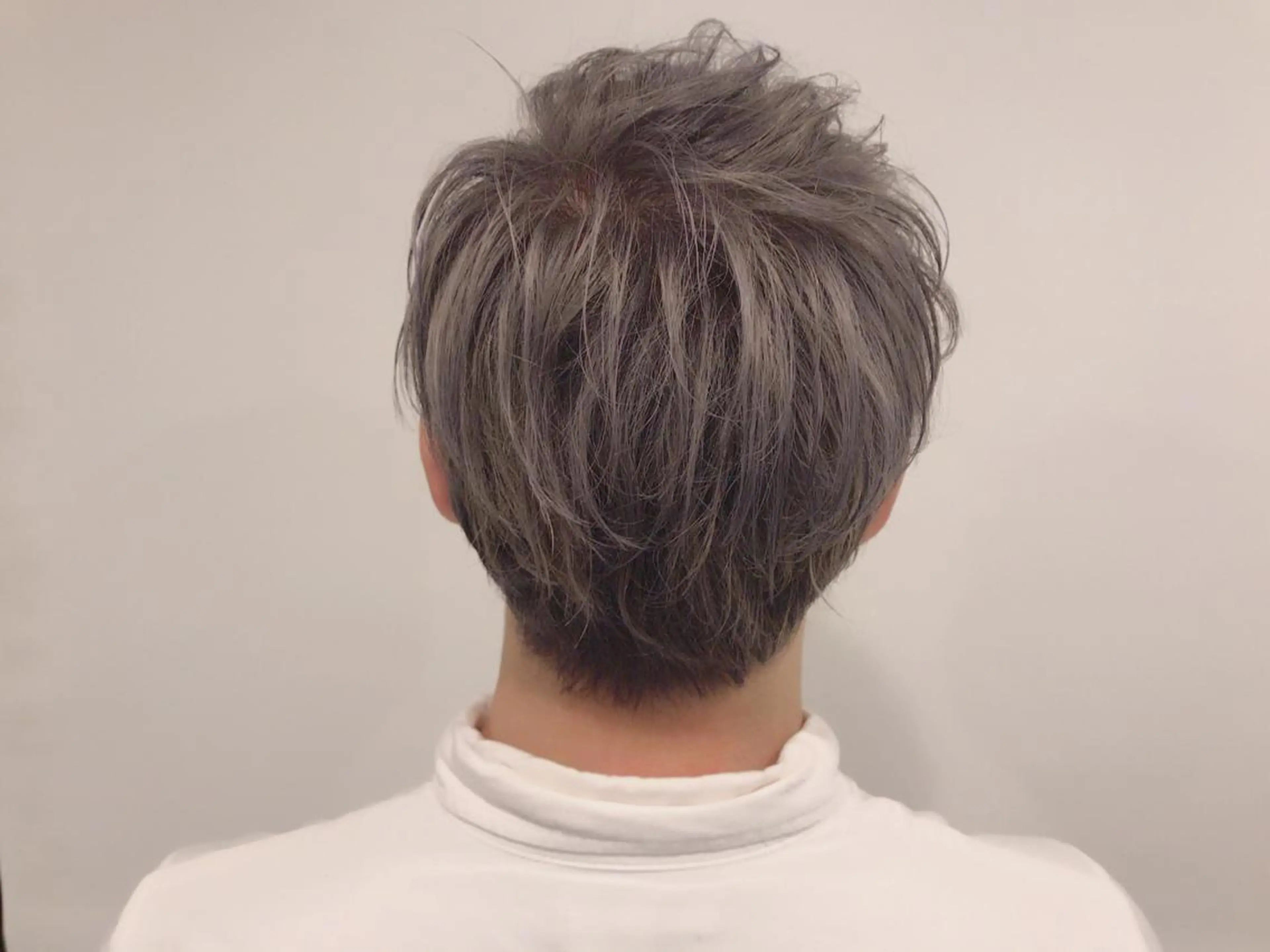ショート カラー パーマ メンズ ダブルカラー カット ヘアカラー ちこ .のヘアスタイル