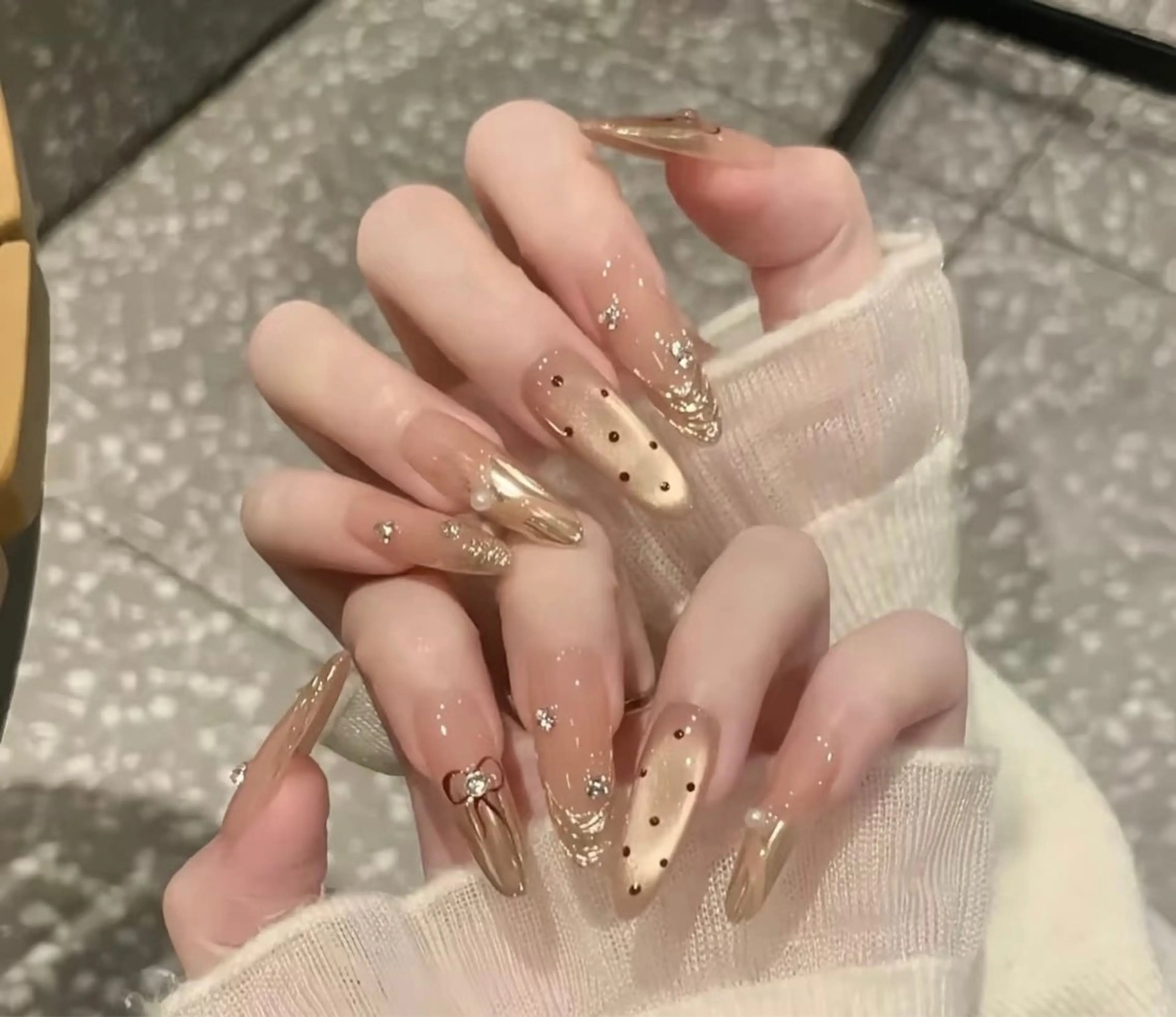 ネイル チークネイル フレンチネイル ジェルネイル ガーリー キラキラネイル ハンドネイル 高橋 雪のネイルデザイン