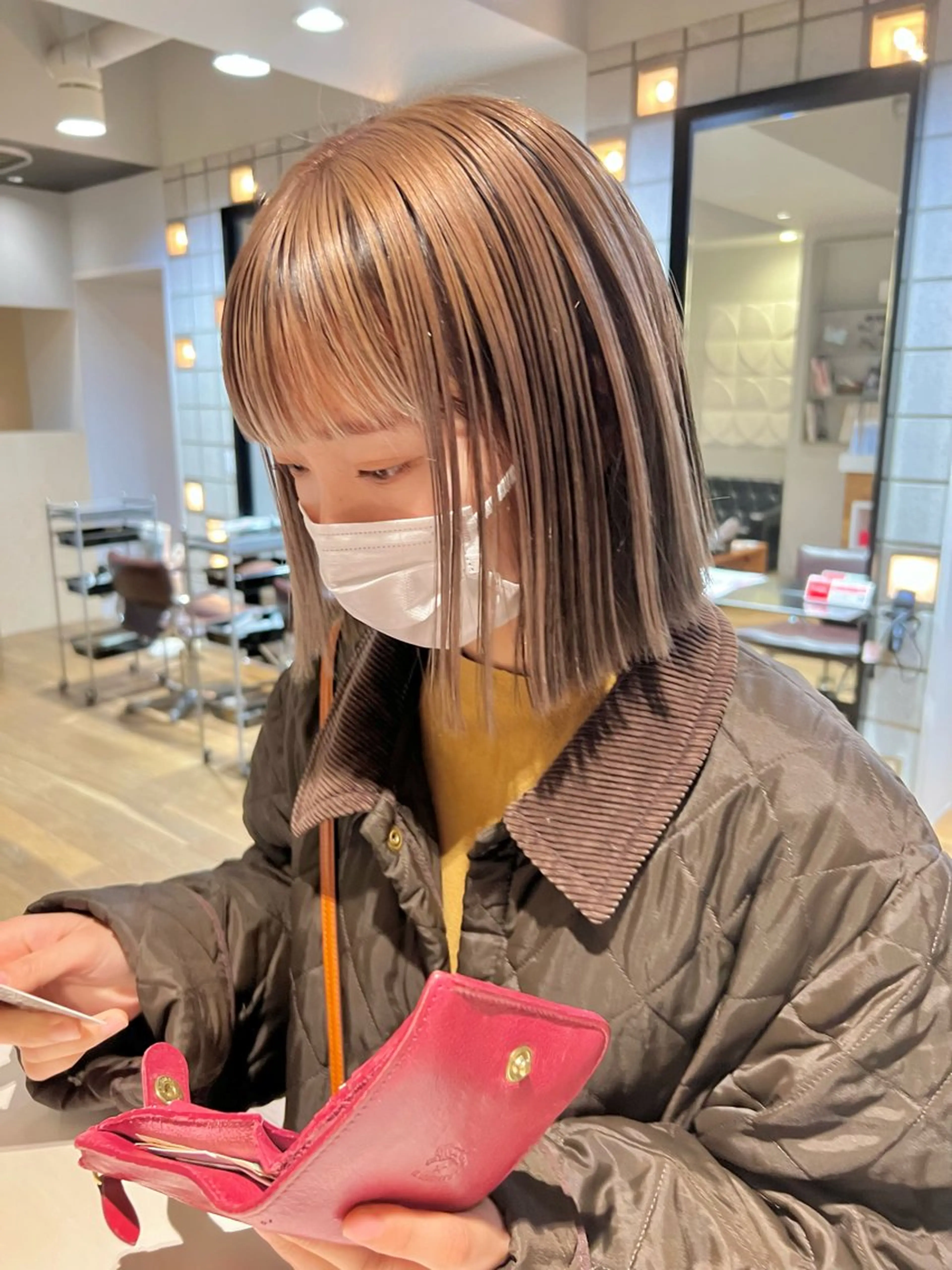 ショート カラー 切りっぱなしボブ ベージュカラー ブロンド オリーブベージュ ボブ メンズパーマ/フェ ザーパーマ/古川晴輝のヘアスタイル