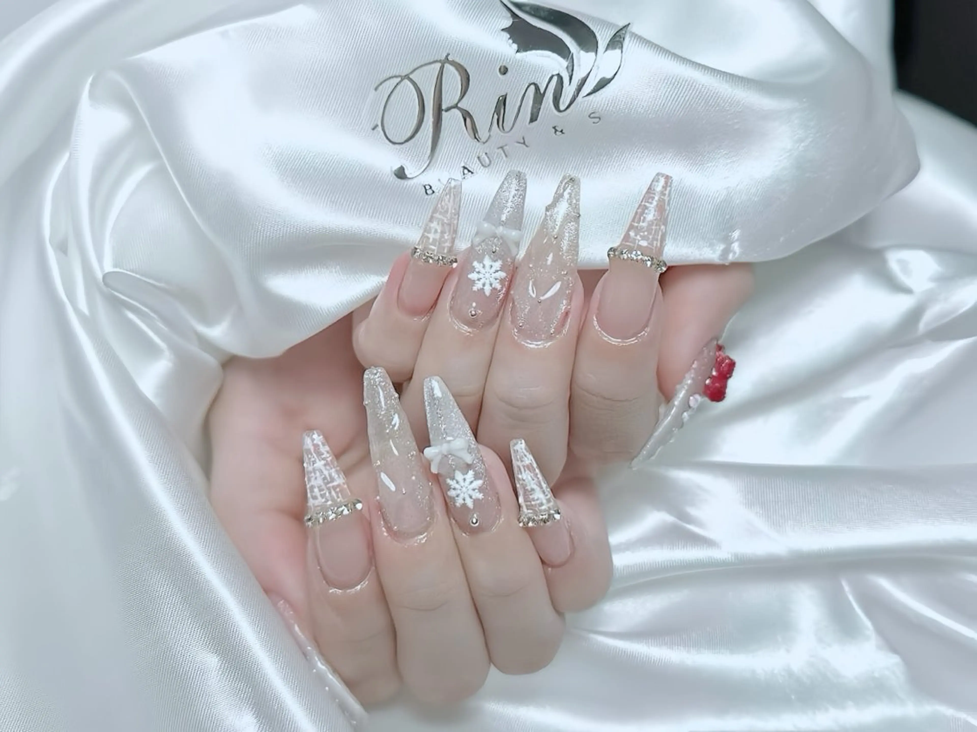 ネイル アニマル柄 ボルドー ブラウン チークネイル フレンチネイル ハンドネイル Rin Nail 新大久保店のネイルデザイン
