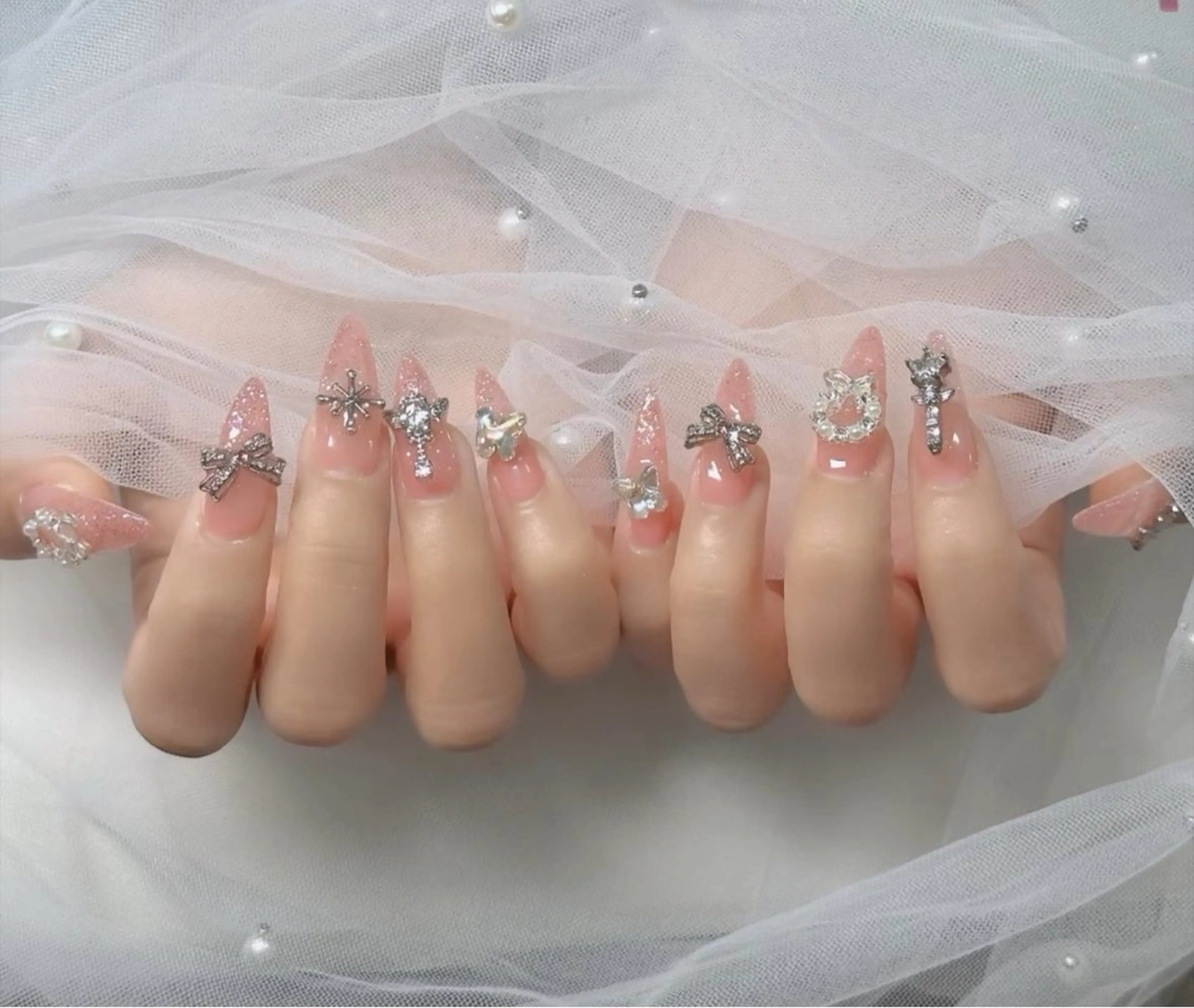ネイル フレンチネイル ジェルネイル ガラスフレンチ ハロウィン ハート ハンドネイル H.baby Nail Salonのネイルデザイン
