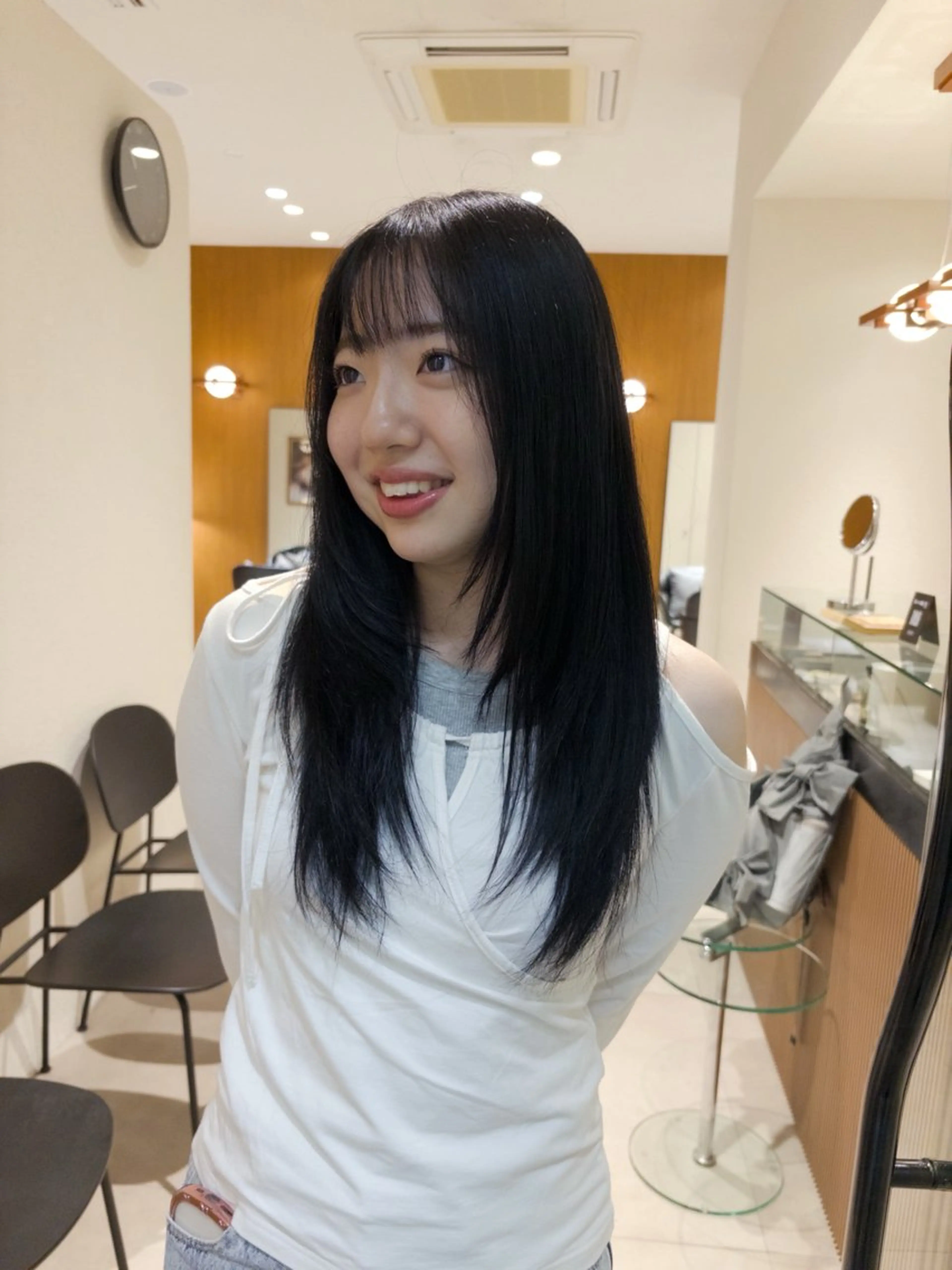 ロング カラー ヘアカラー yiye shioriのヘアスタイル
