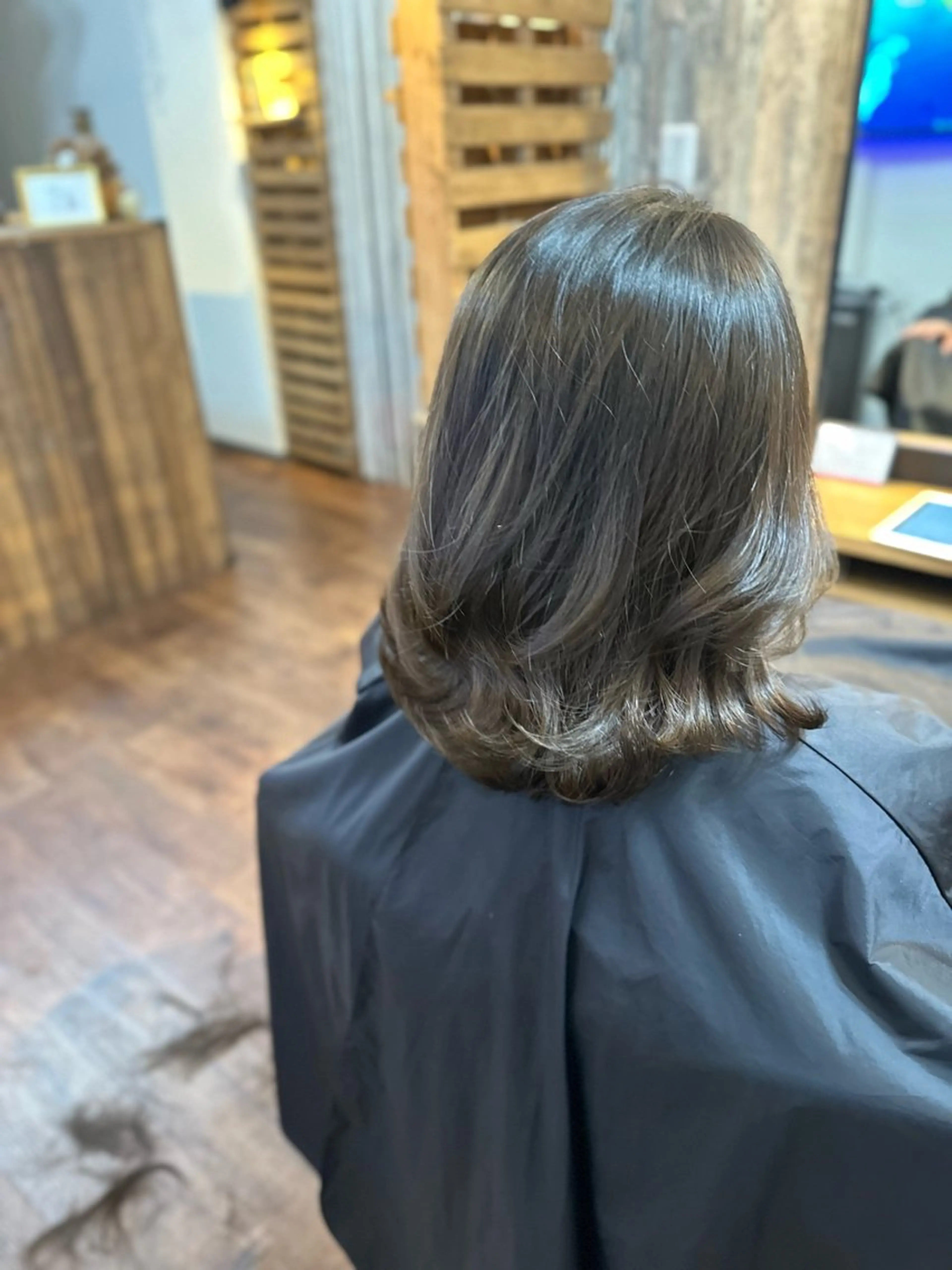 ミディアム カラー ボブ くびれヘア カット ヘアカラー トリートメント Luzir⭐︎ GEN⭐︎のヘアスタイル