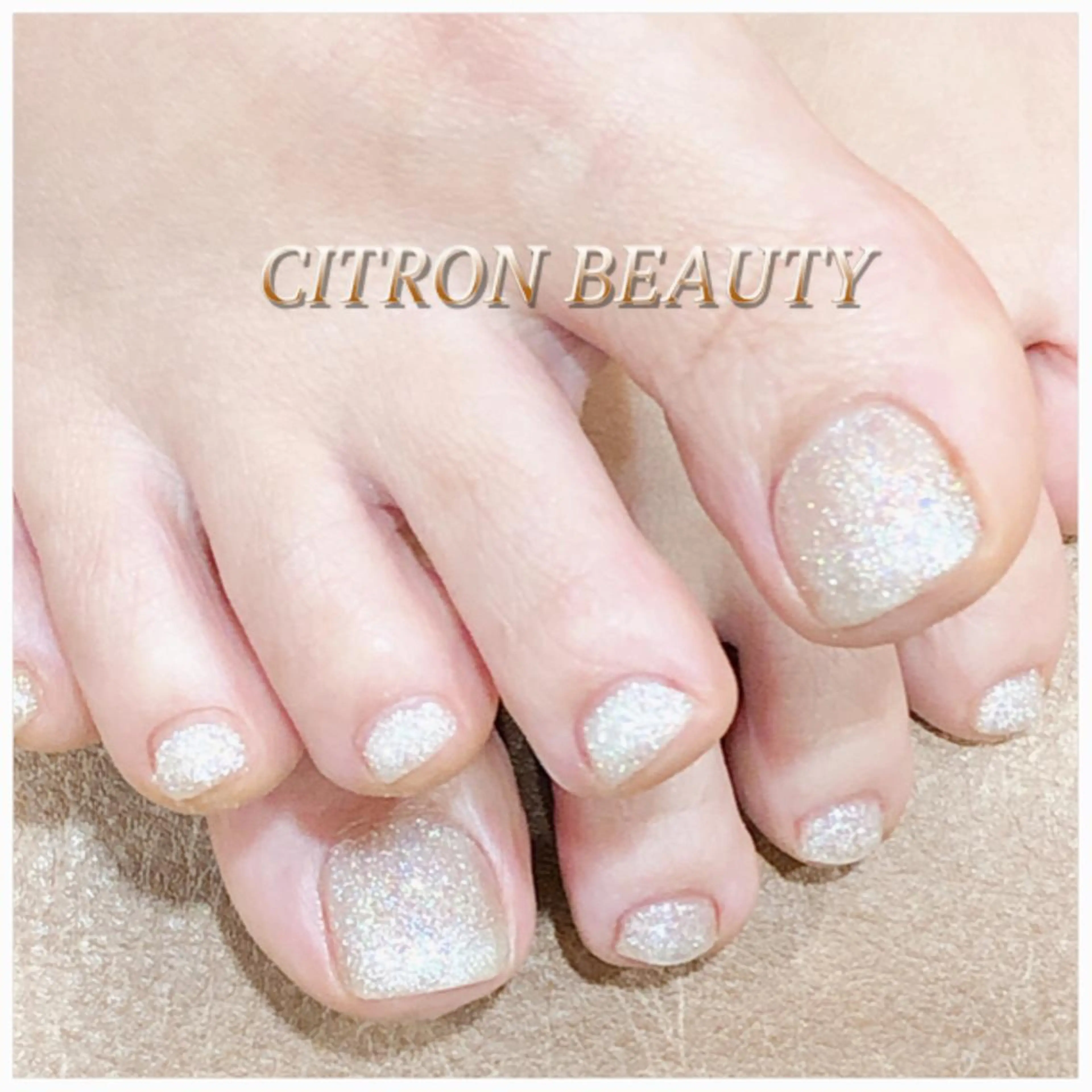 ネイル ゴールド ラメ(グリッター) ワンカラーネイル CITRON NAIL💅練習生のネイルデザイン