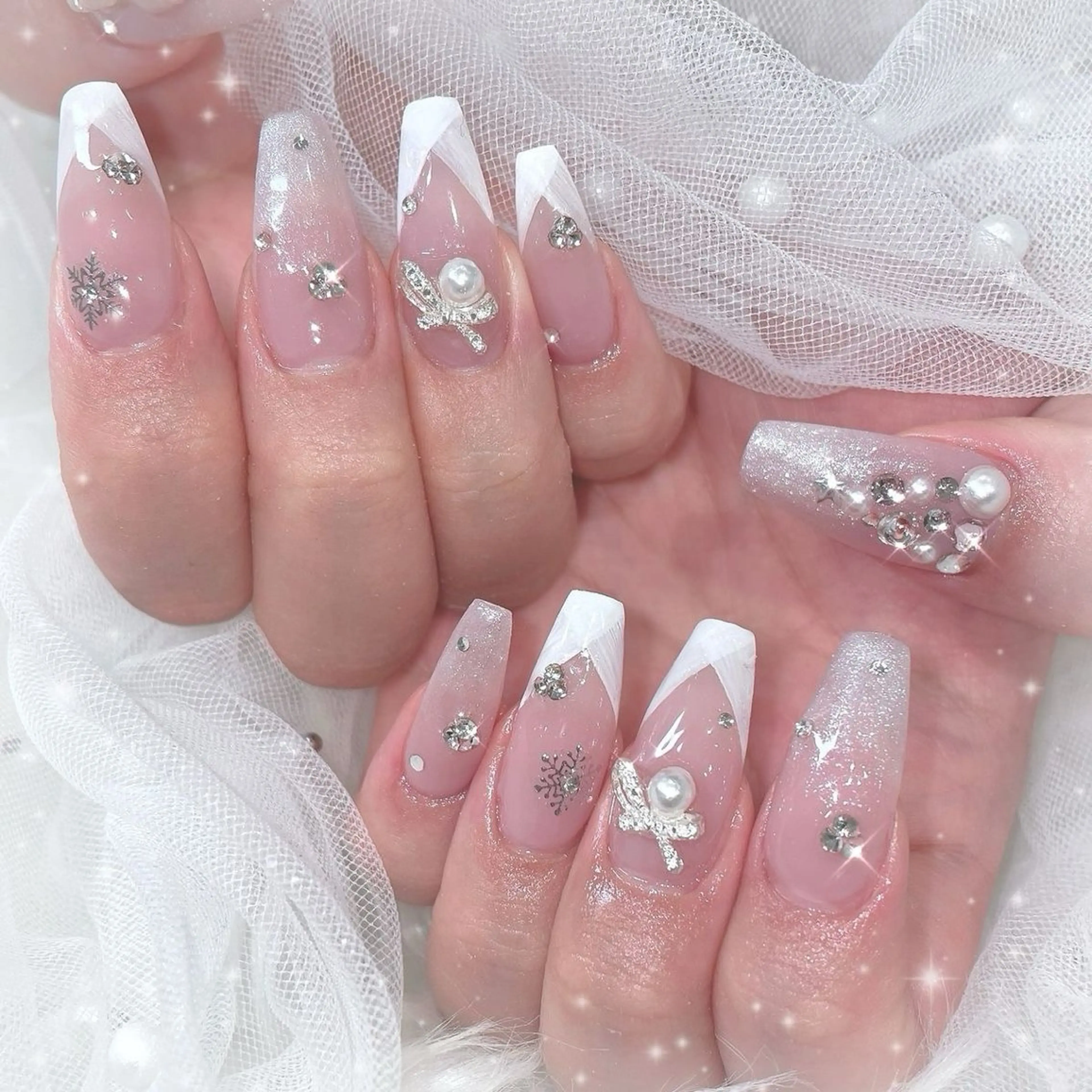 ネイル 長さ出し グラデーション 卒業式 キラキラネイル マグネットネイル Lee Nailsのネイルデザイン