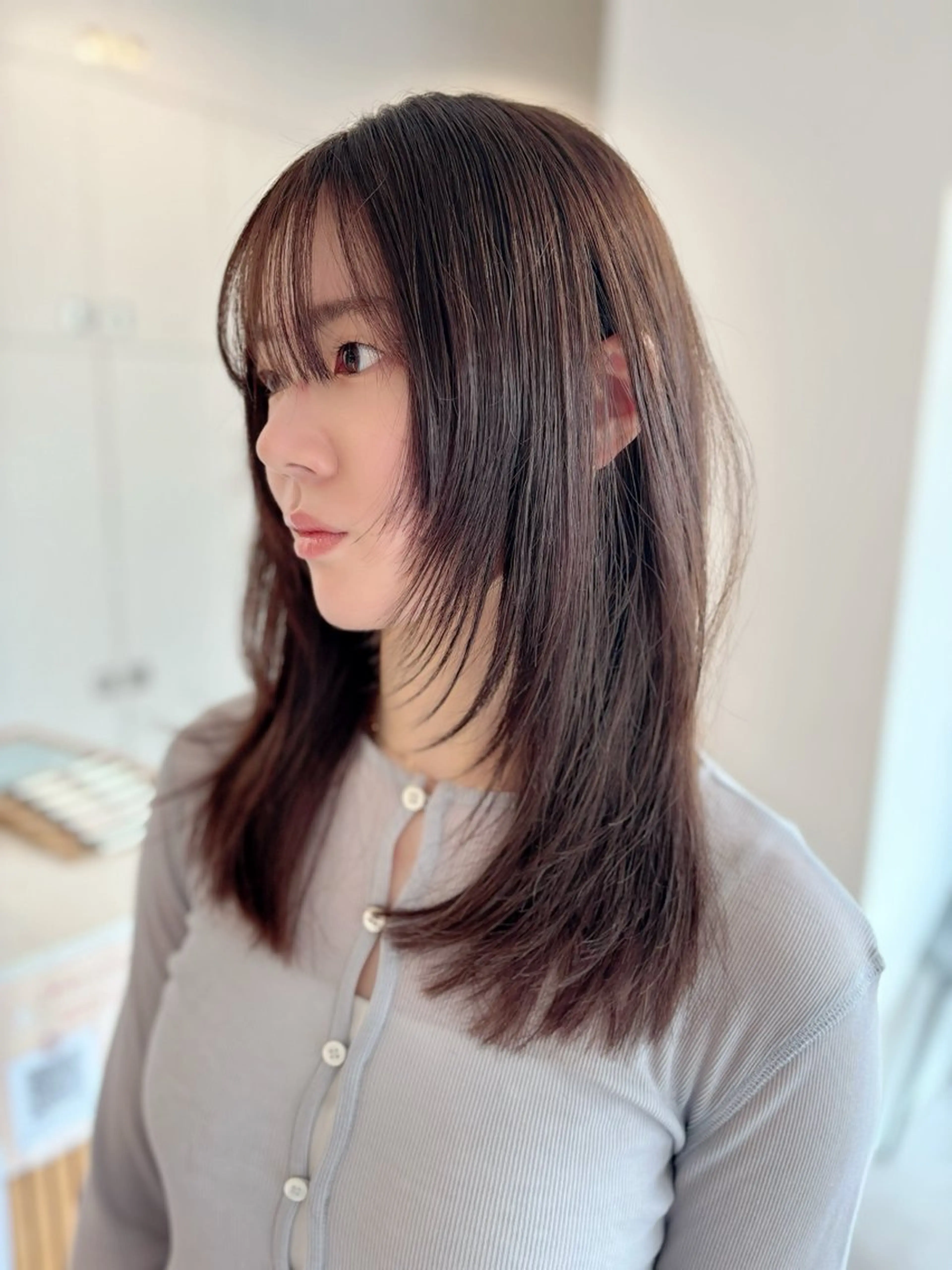セミロング レイヤーカット カット ヘアカラー 細野 菜月のヘアスタイル
