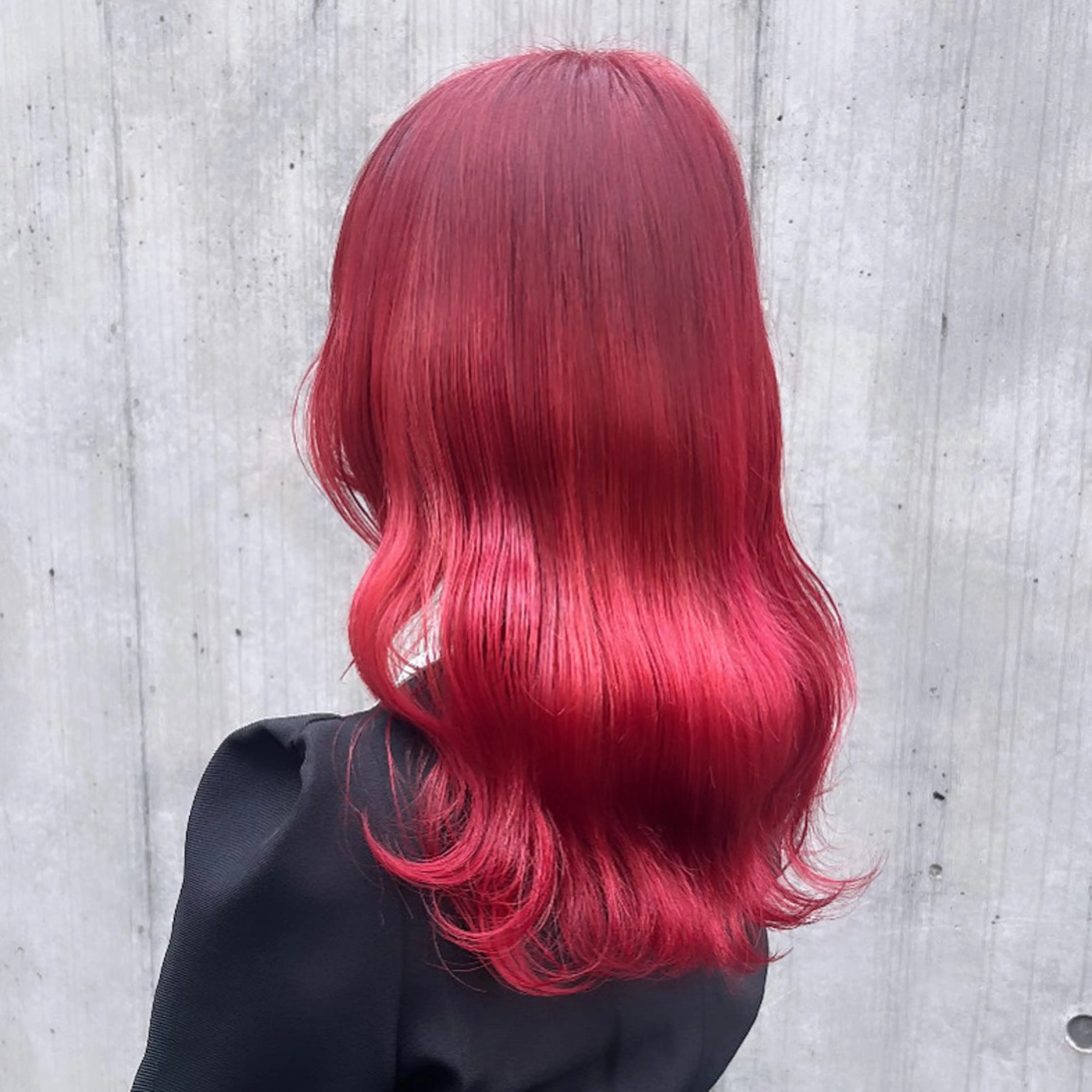 セミロング カラー ブリーチ ボルドーカラー ハイトーンカラー レッドカラー ヘアカラー トリートメント ヘッドスパ ヘアセット カジュアルを女っぽく 𝗮𝘆𝗮𝗰𝗼のヘアスタイル