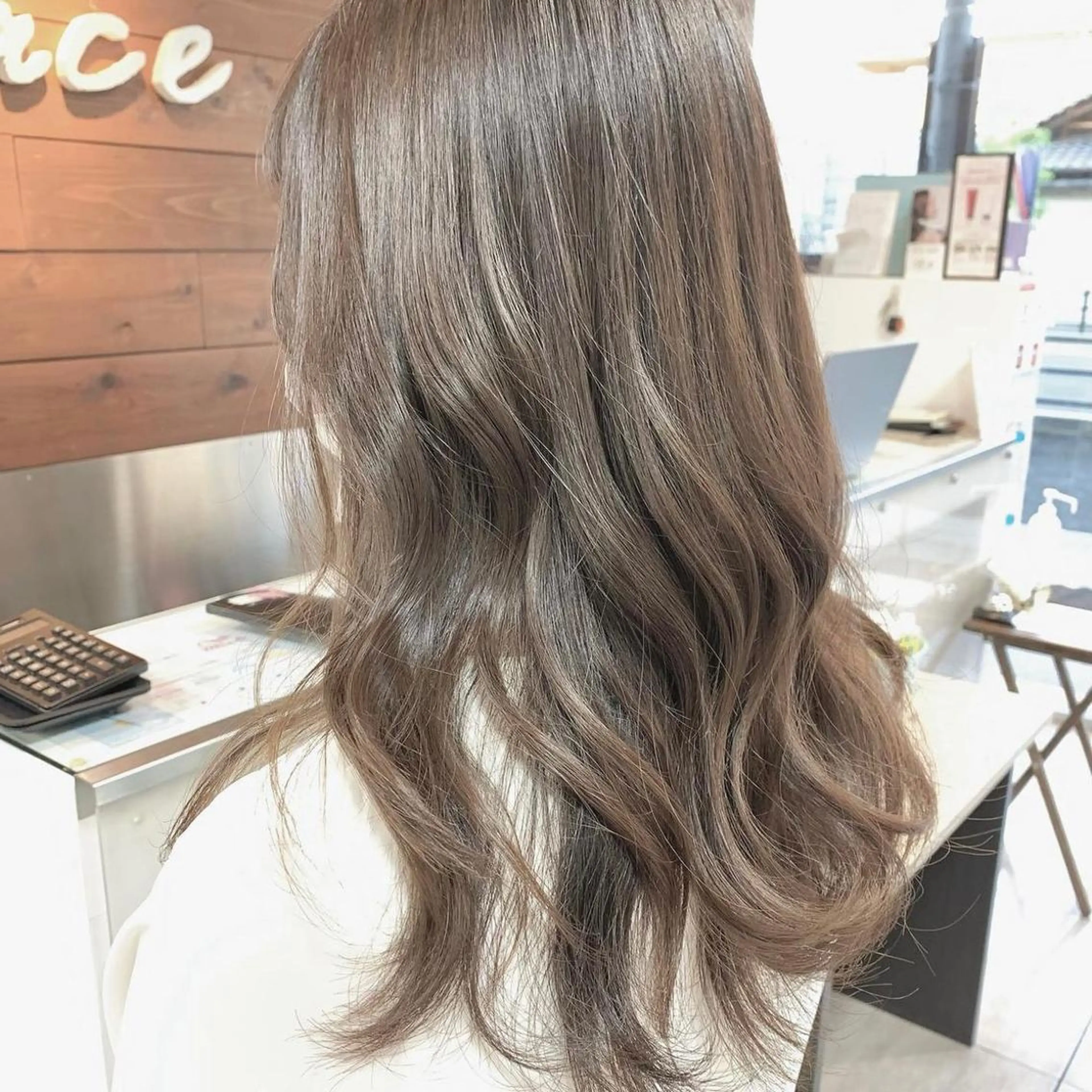 セミロング 🫧艶髪カラー🫧 森本くるみのヘアスタイル