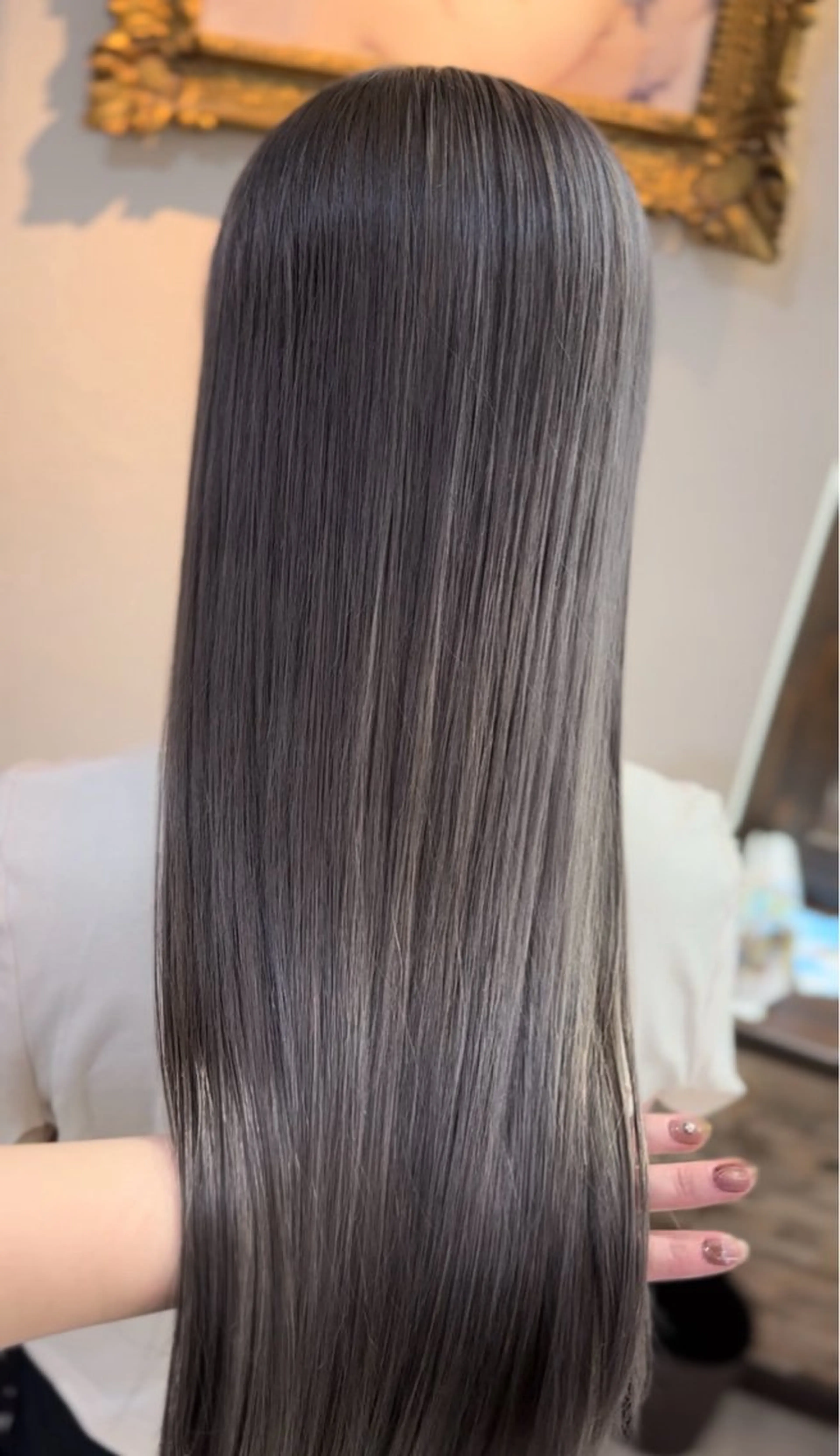 ロング カラー 大潮 梨奈のヘアスタイル