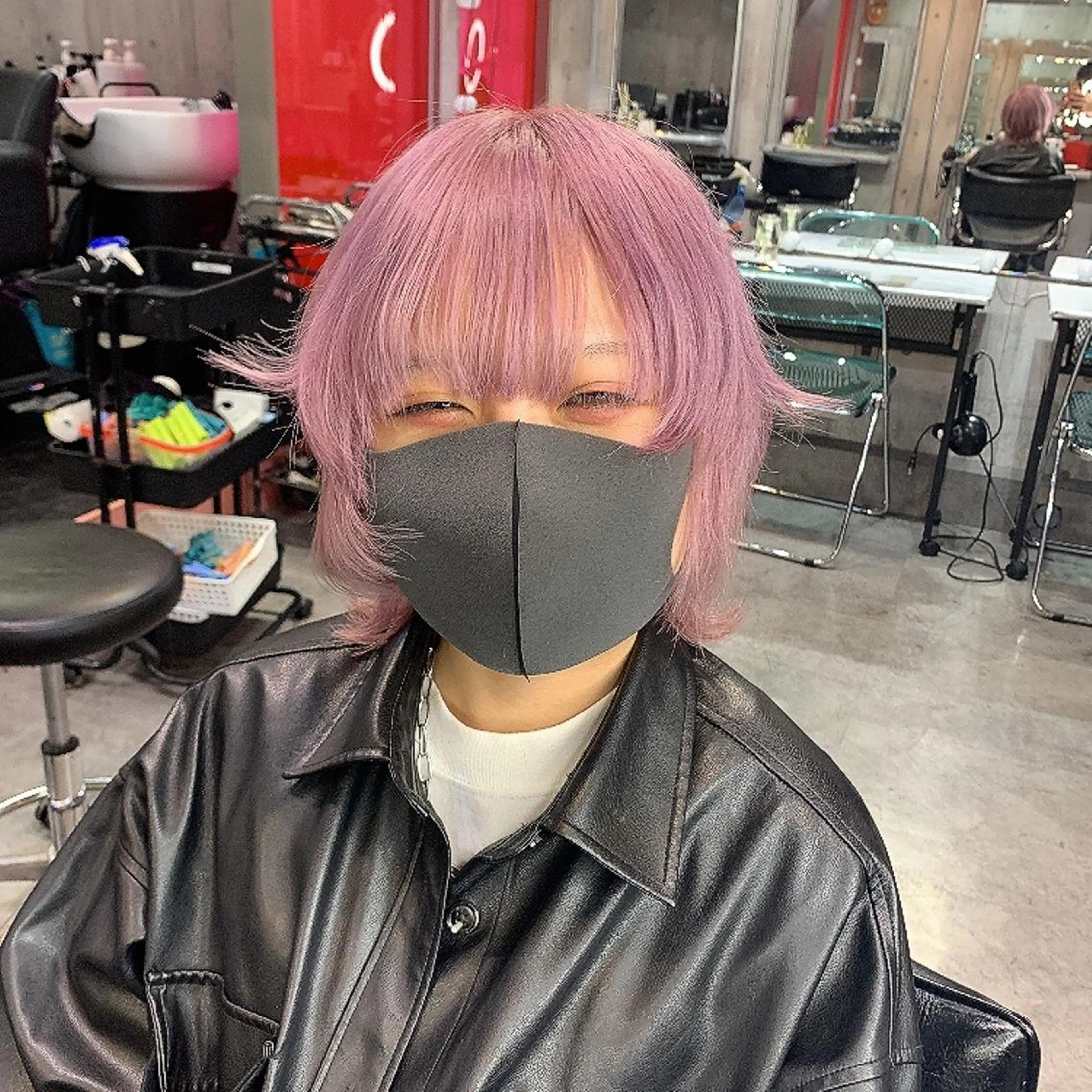 ミディアム カラー ピンクカラー ピンクパープル パープルカラー ウルフカット ホワイト&レイヤーカ ットエクステ長畠俊輔のヘアスタイル