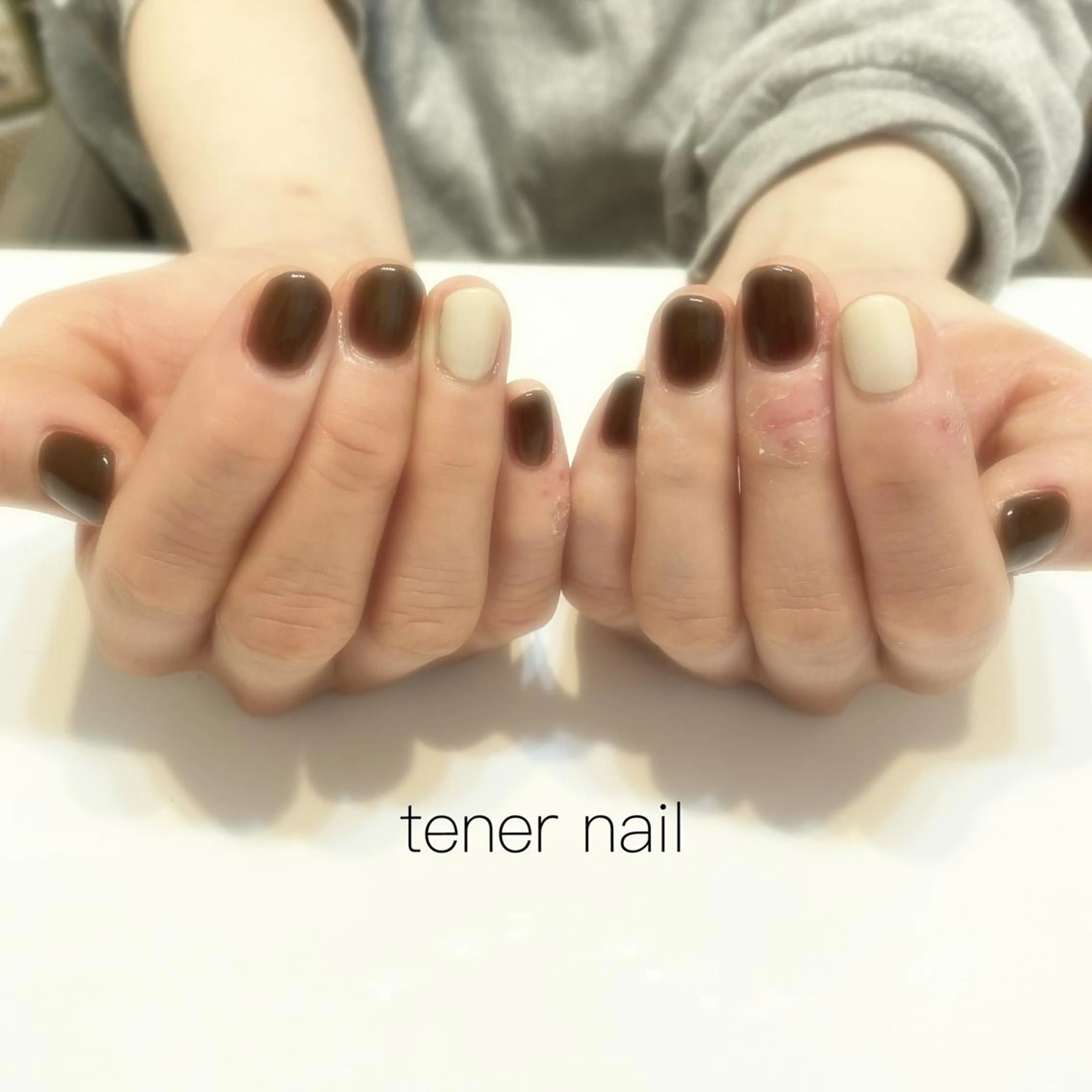 ネイル ブラウン ワンカラーネイル ホワイト テネルネイル tener nailのネイルデザイン