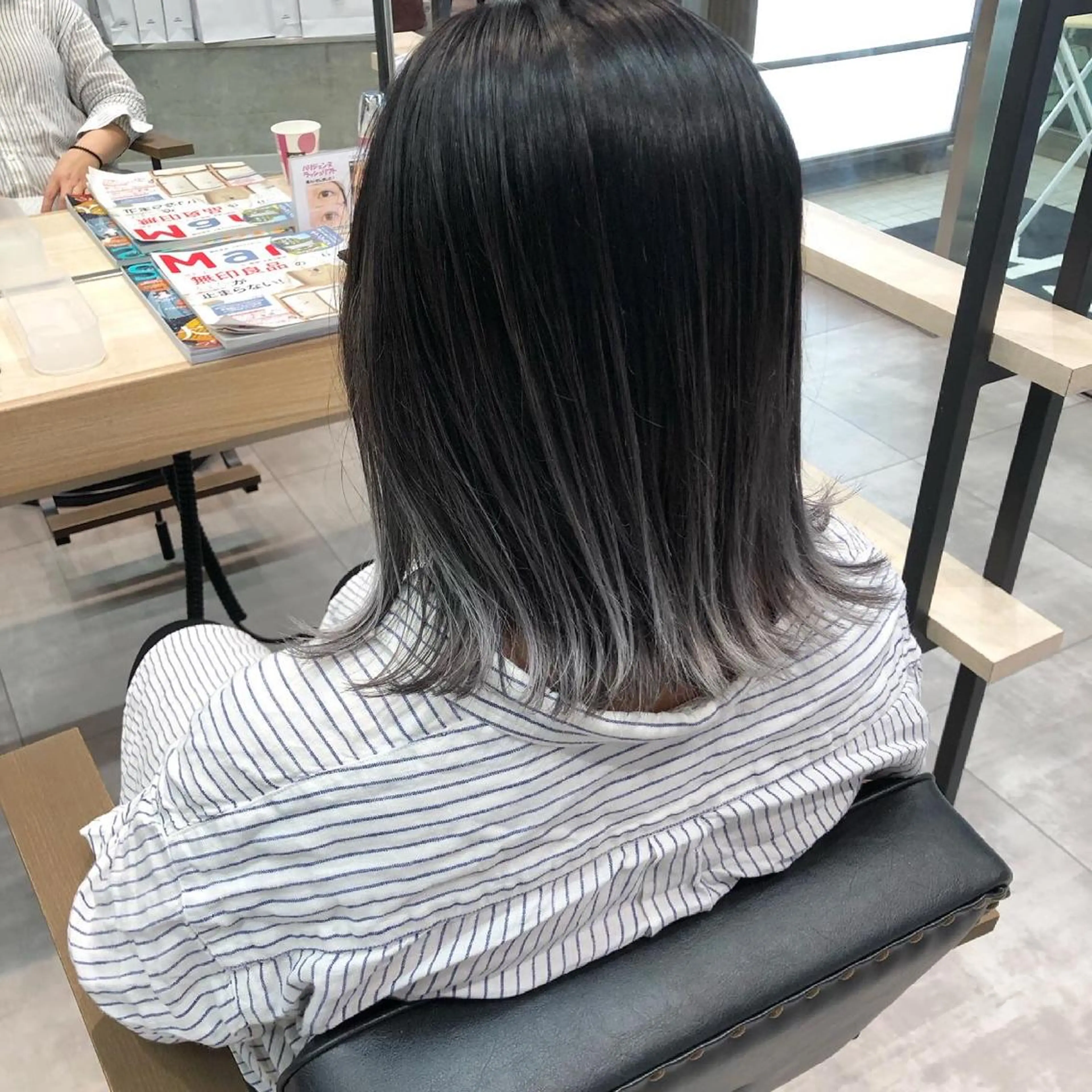 ミディアム カラー パーマ ヘアアレンジ バレイヤージュ レイヤーカット カット ヘアカラー ハイトーン特化🤍 浦住のヘアスタイル