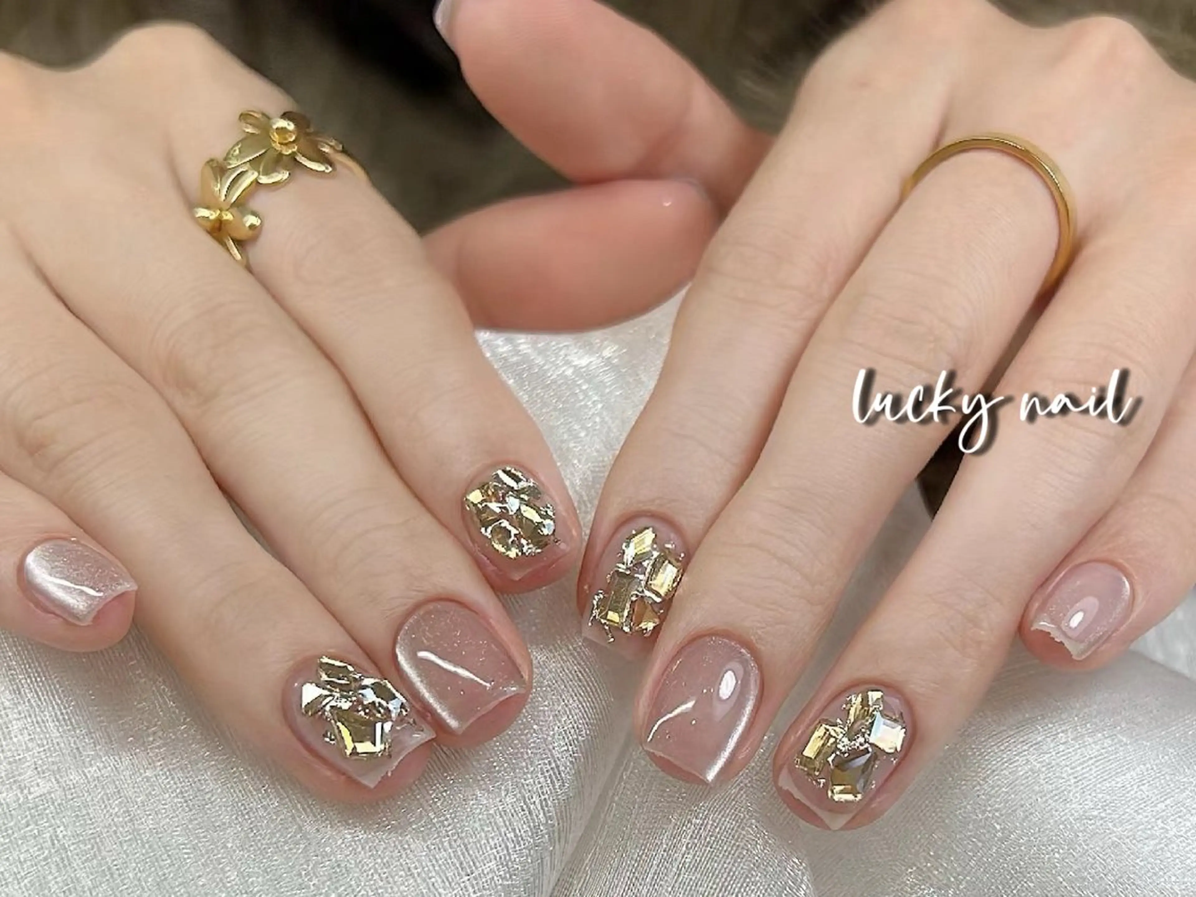 ネイル ブルー チークネイル 長さ出し ジェルネイル ゴールド ハンドネイル ハンドケア ラッキーネイルサロン 西川口東口店のネイルデザイン