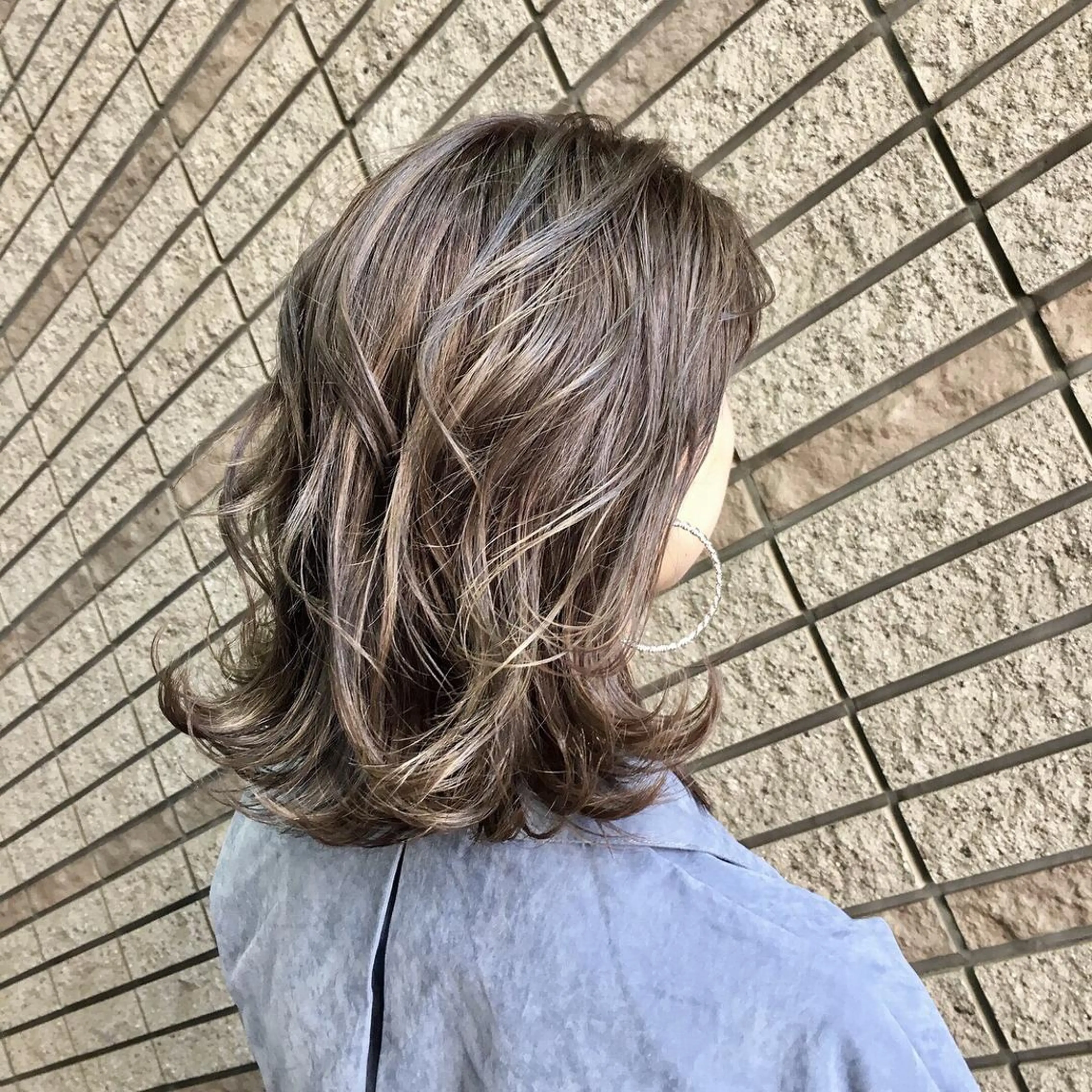 セミロング 外ハネヘア 大山 晃介のヘアスタイル