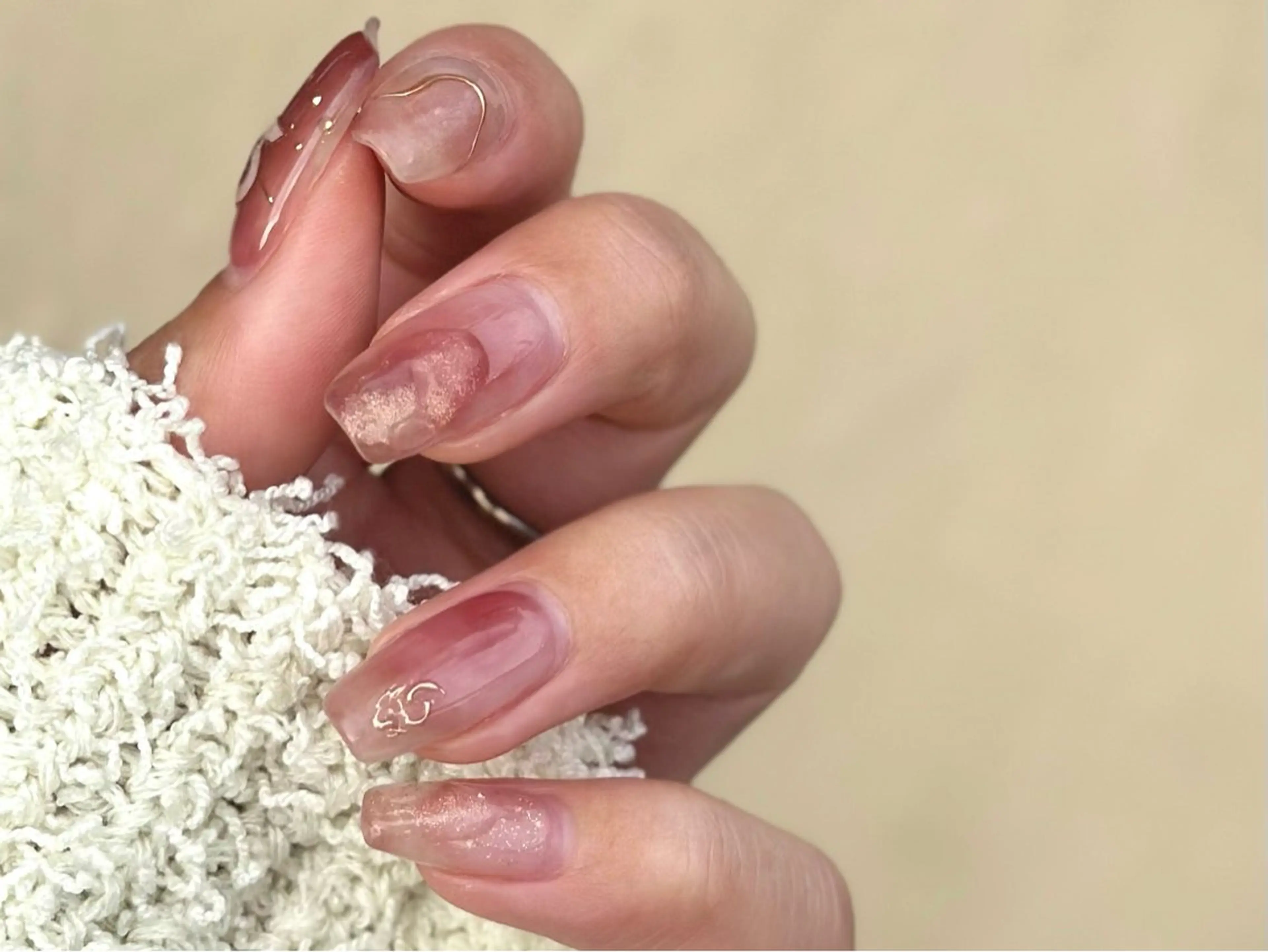 ネイル ニュアンスネイル aoi .のネイルデザイン