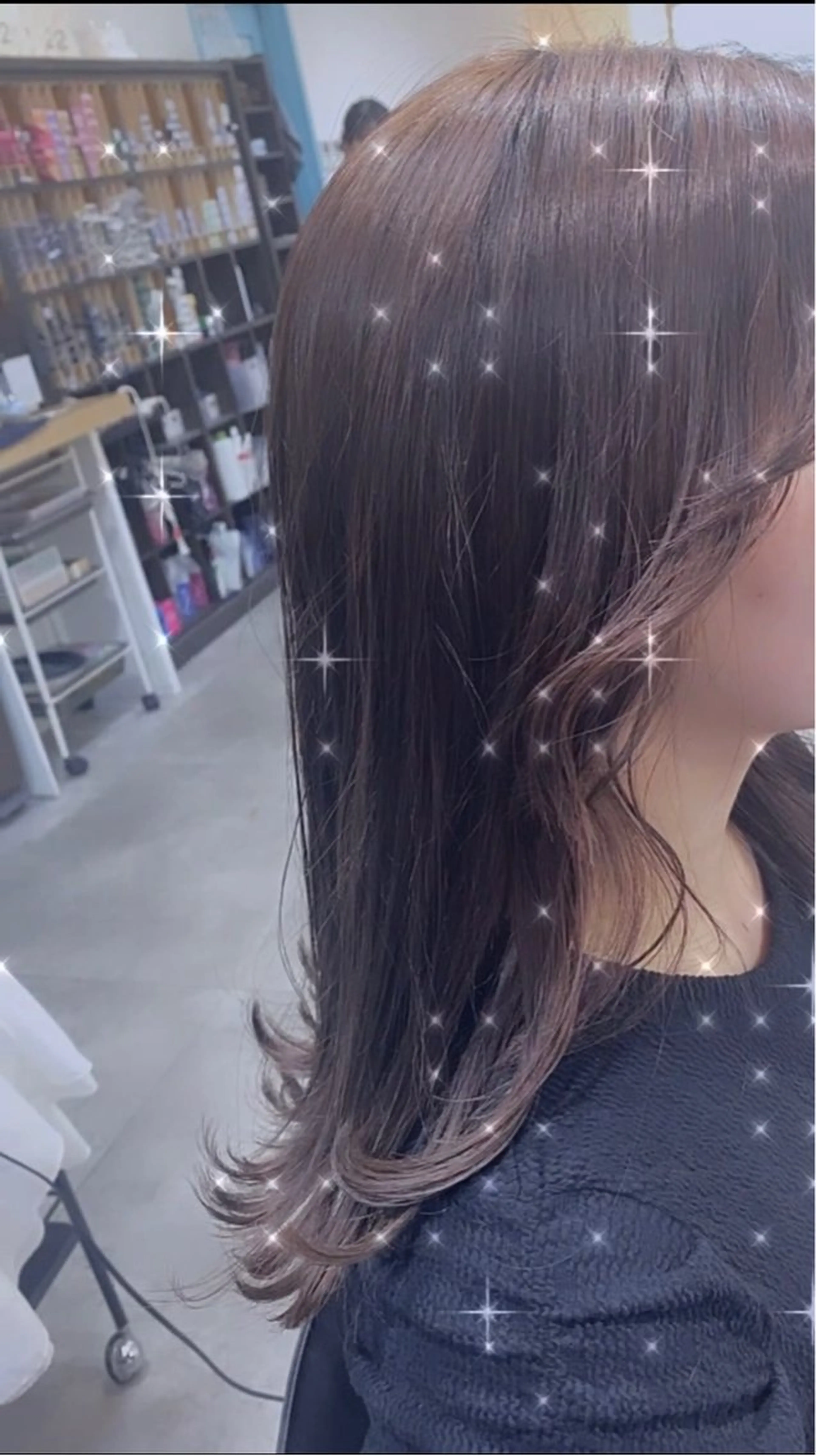 ロング レイヤーカット 川本 葵のヘアスタイル