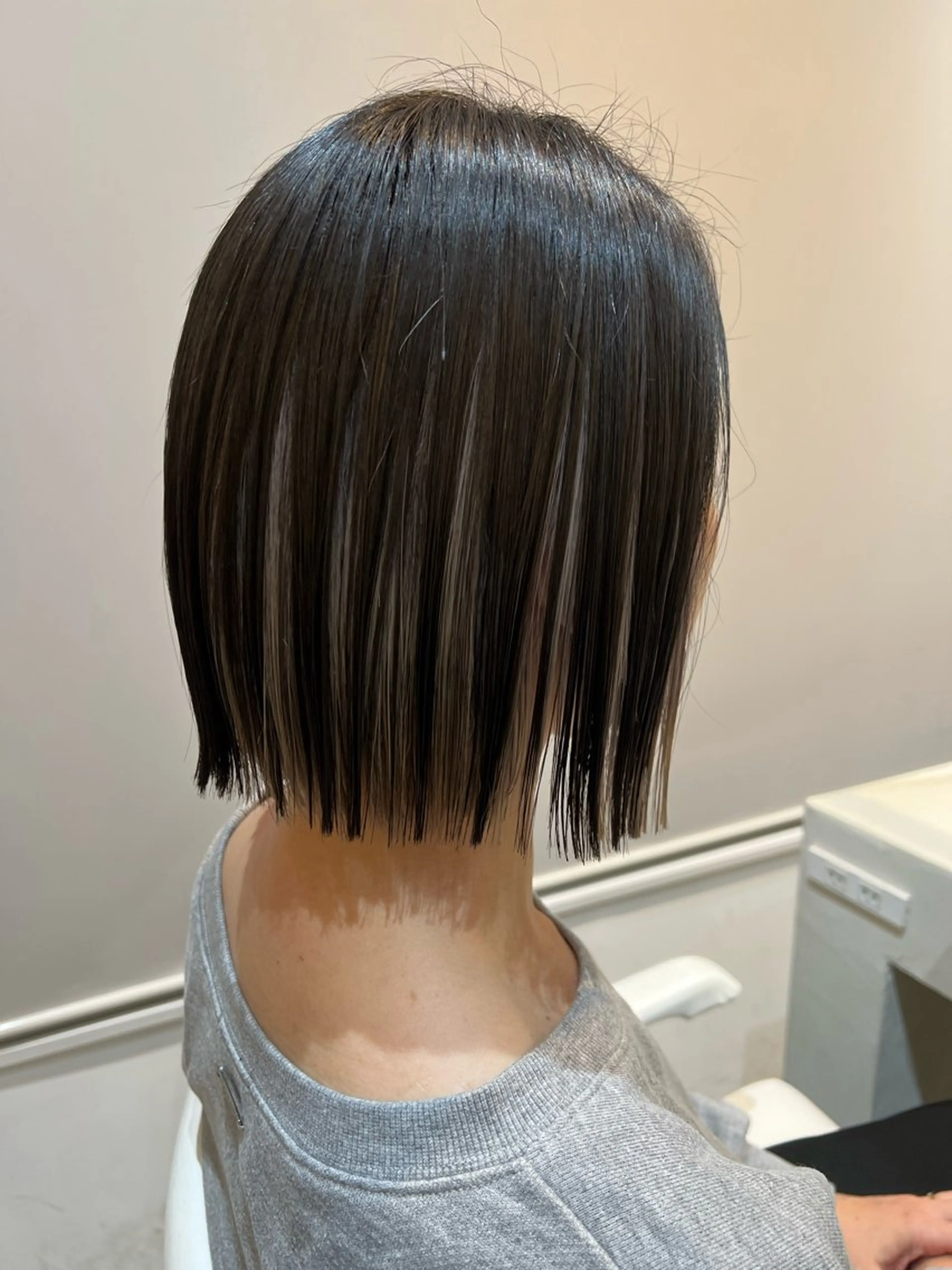 ミディアム カット ヘアカラー トリートメント un ジュリアのヘアスタイル