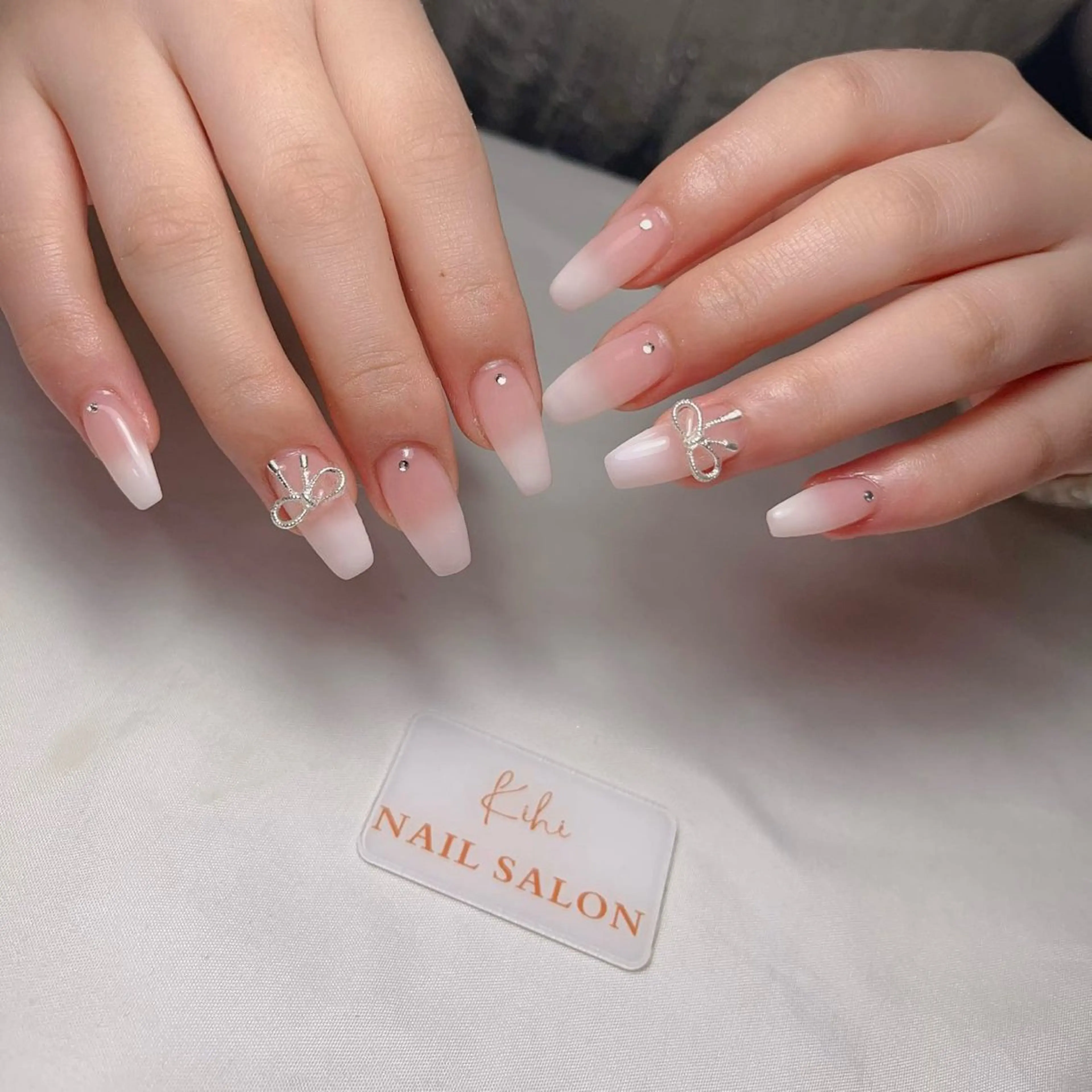 ネイル アートネイル フレンチネイル ジェルネイル グラデーション 韓国ネイル ハンドネイル ハンドケア さくら💮💮 【オフ無料】のネイルデザイン