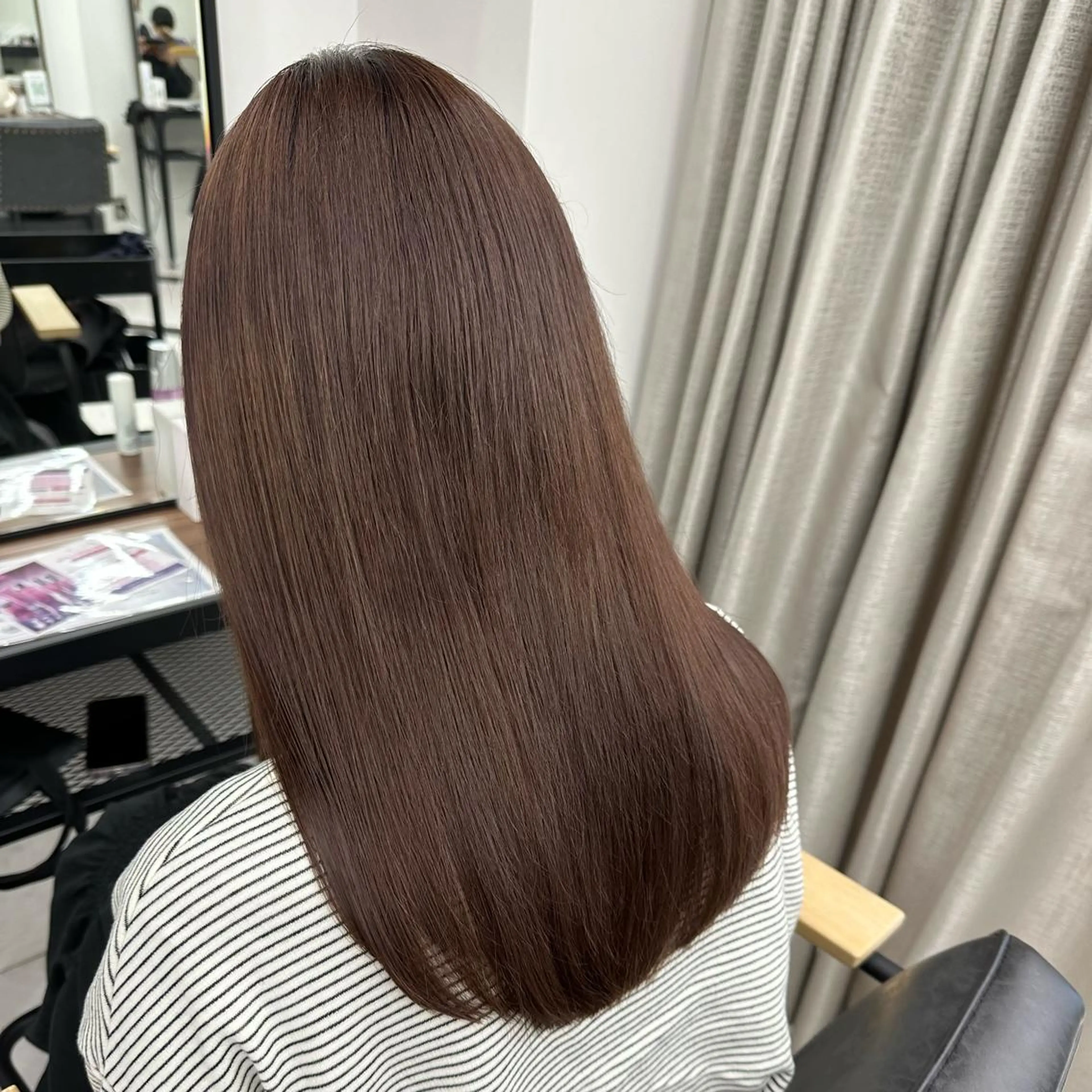 ミディアム カラー パーマ ヘアアレンジ メンズ キッズ ネイル マツエク・マツパ アイブロウ レイヤーカット トリートメント ブラウン mona/ ストレートスタイル✨のヘアスタイル