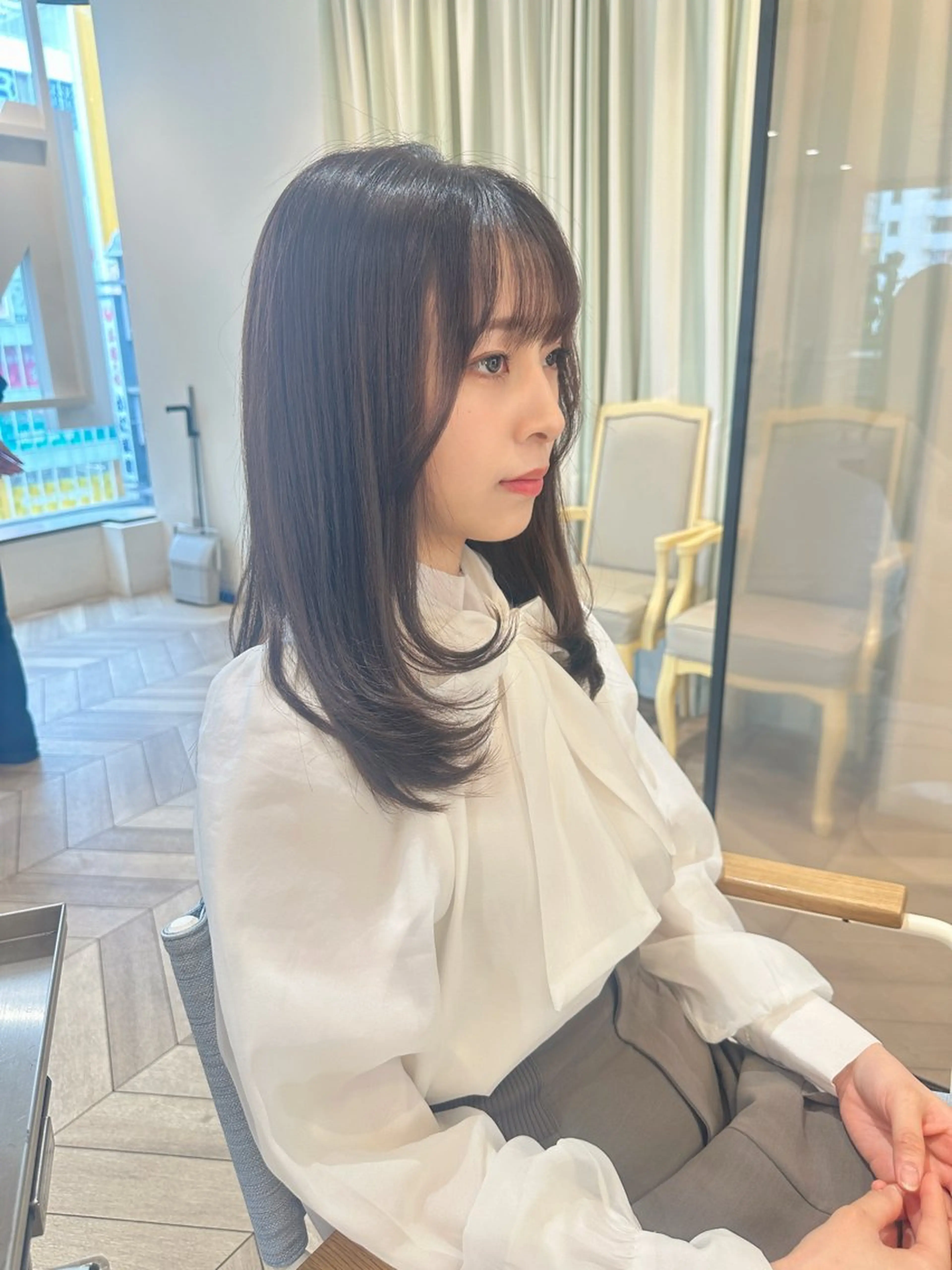 セミロング カラー グレージュ レイヤーカット カット ヘアカラー トリートメント 小顔レイヤー/ ベージュ🤍Rieのヘアスタイル