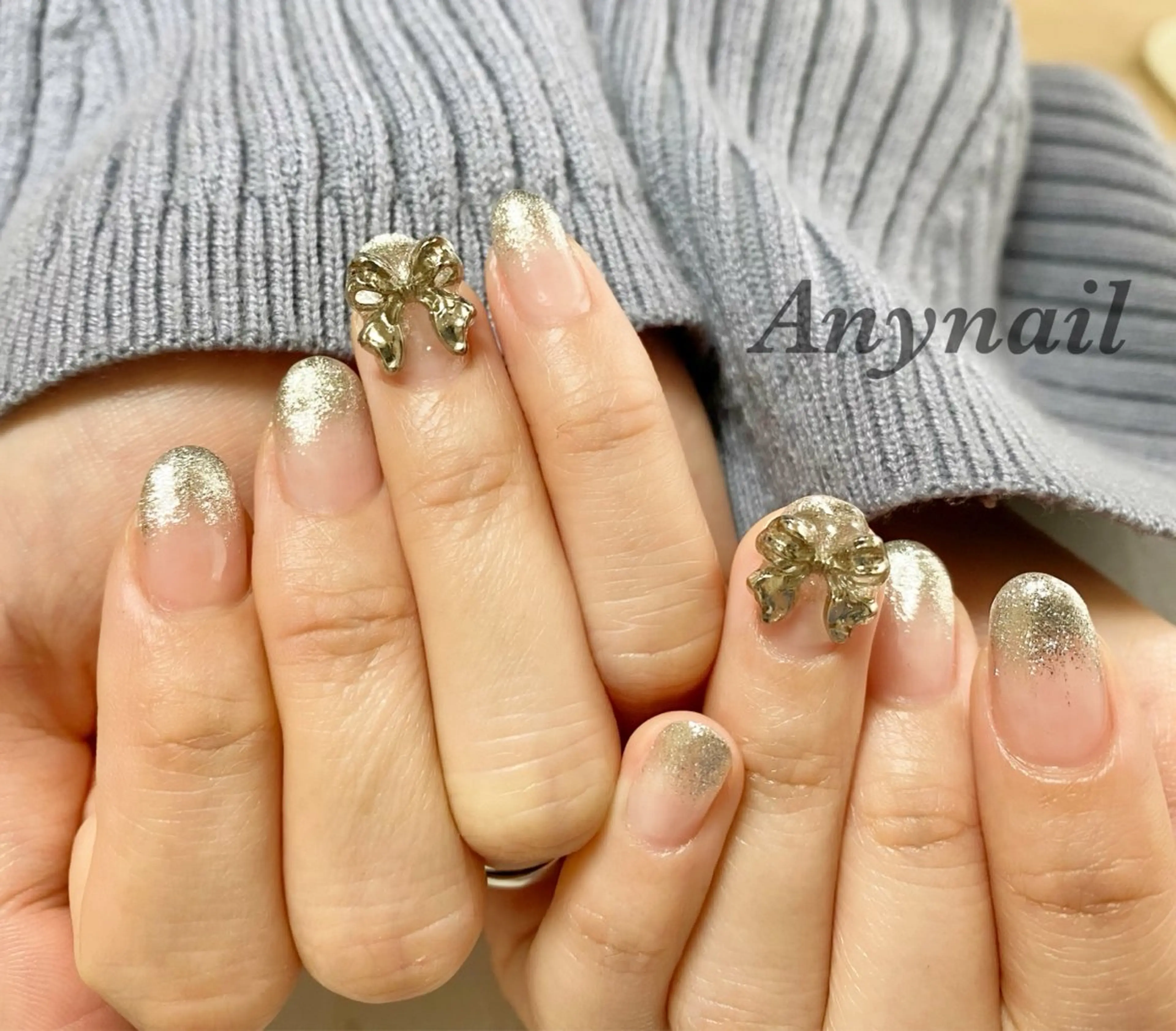 ネイル ブルー グラデーション ラメ(グリッター) ラメグラデーション リボン 岩澤 恵子のネイルデザイン