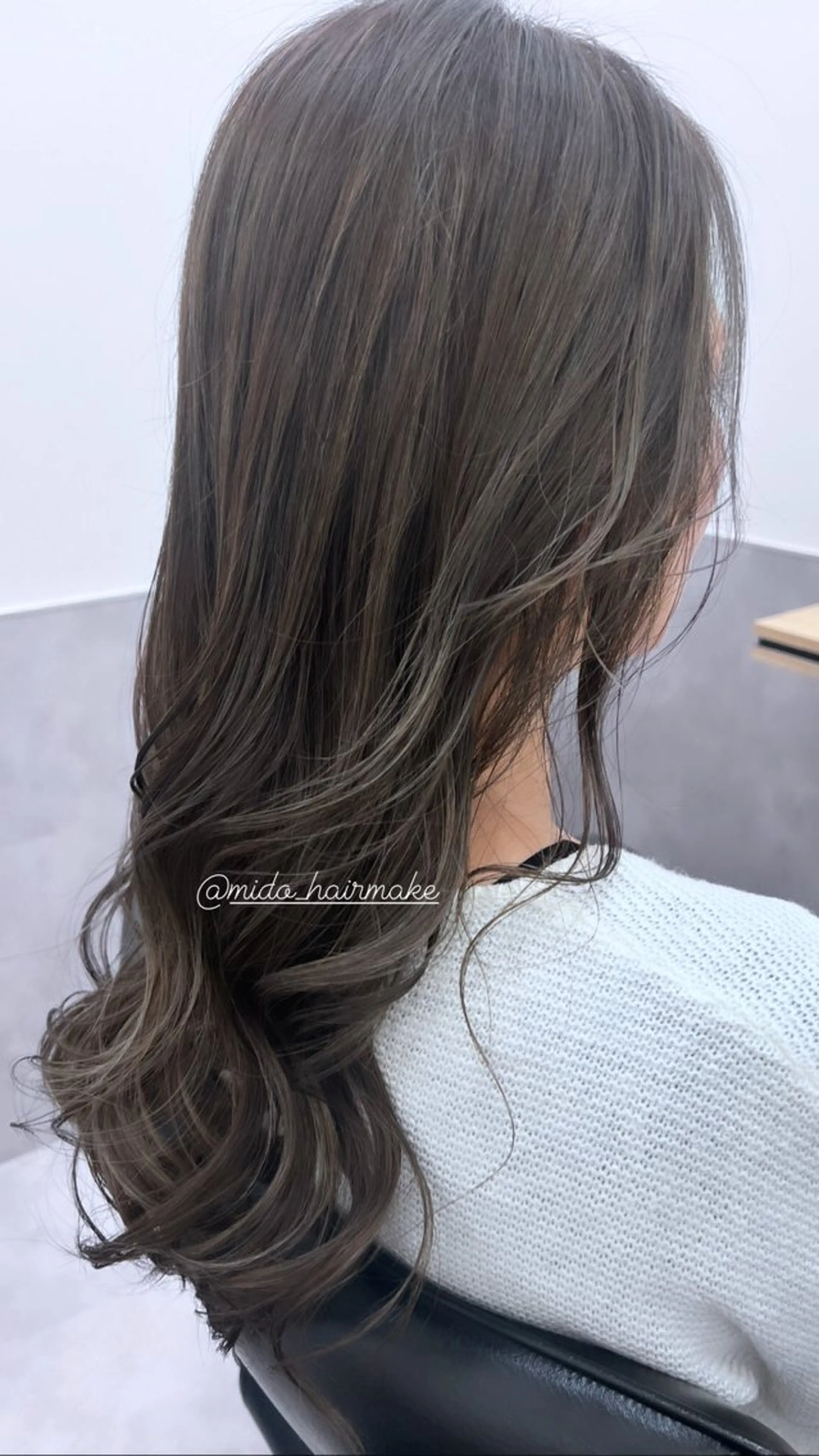 ロング ハイライト MIDORI ミドリのヘアスタイル