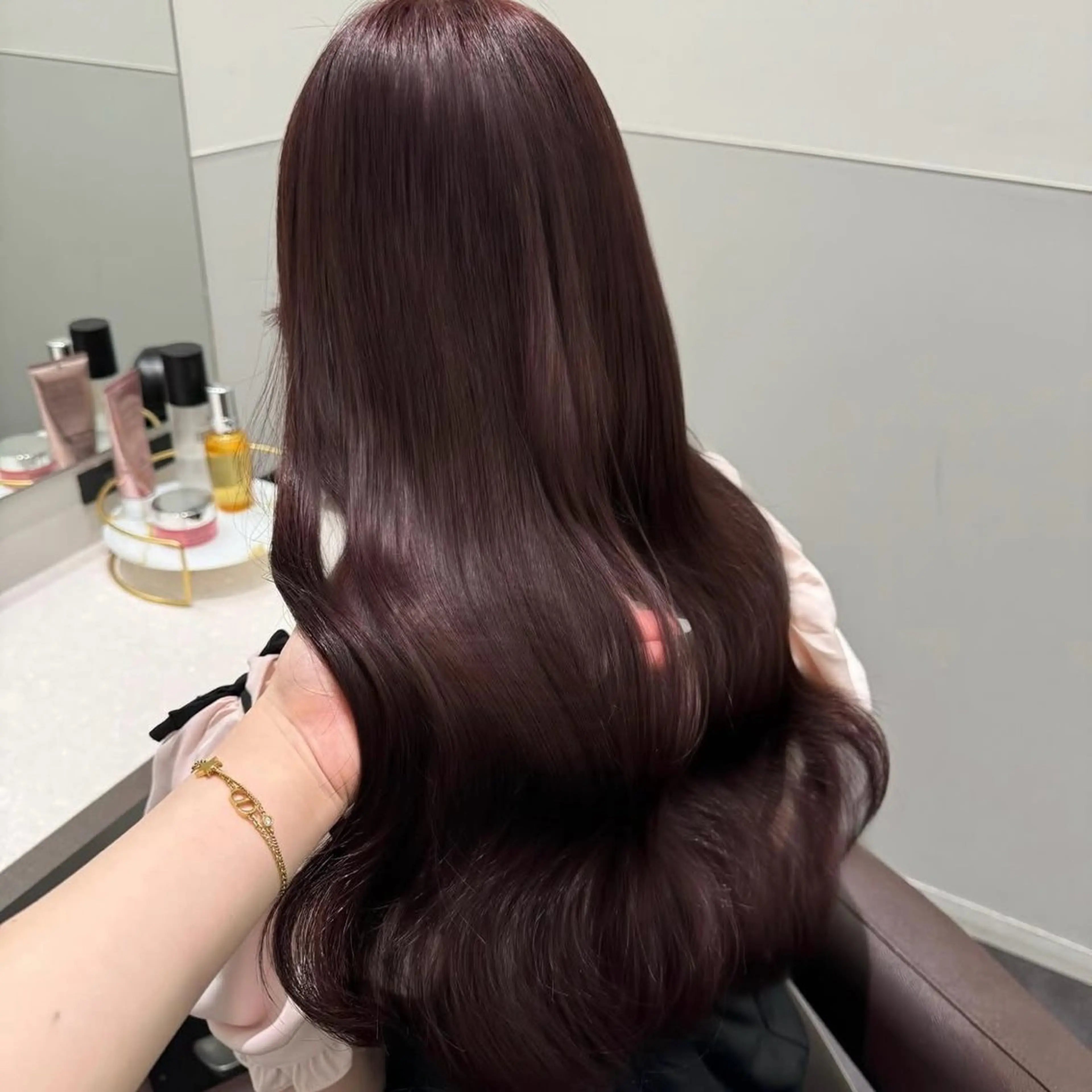 ロング ヘアカラー 松葉 柚月のヘアスタイル