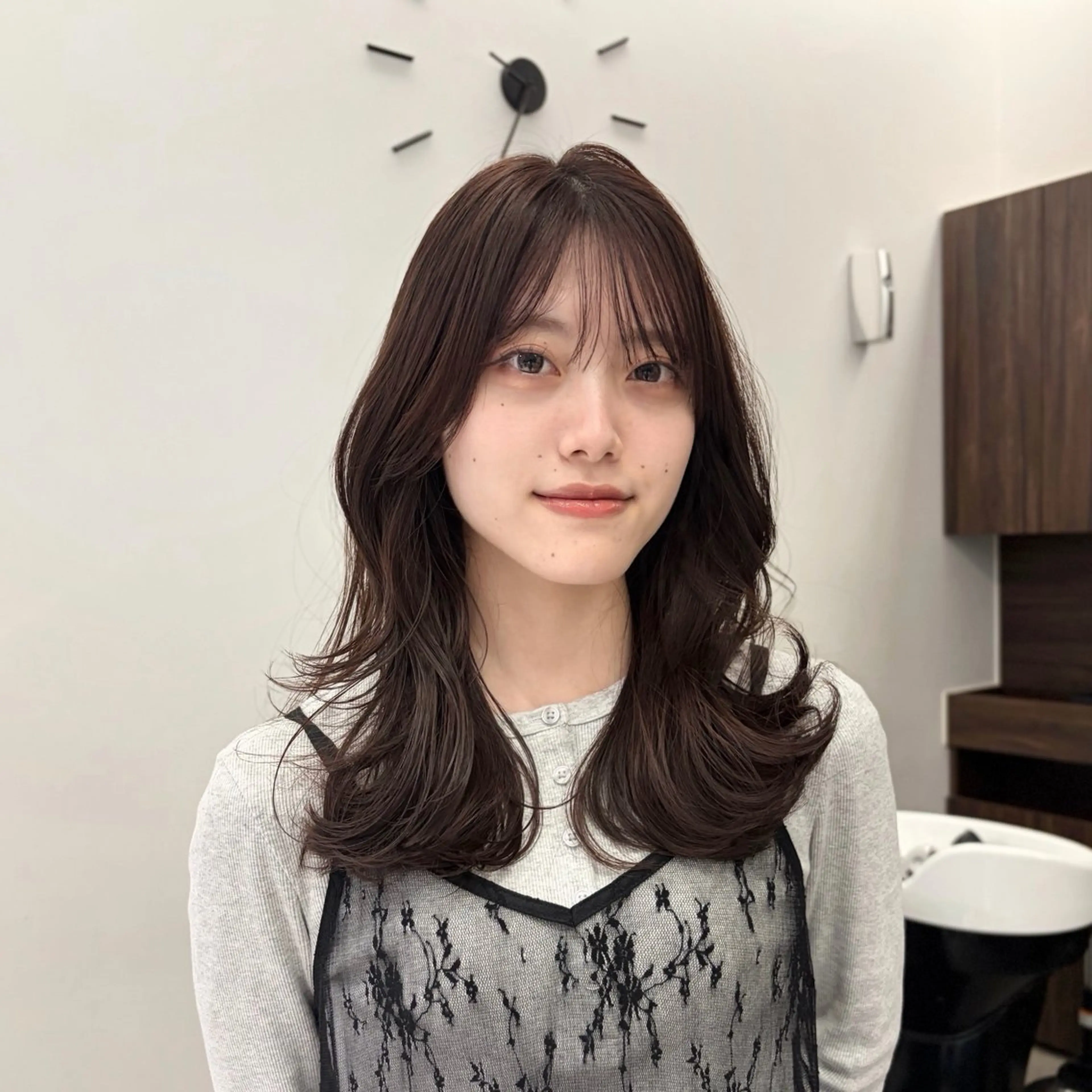 セミロング ラベンダーブラウン カット レイヤー/透明感 カラー/ホノカのヘアスタイル