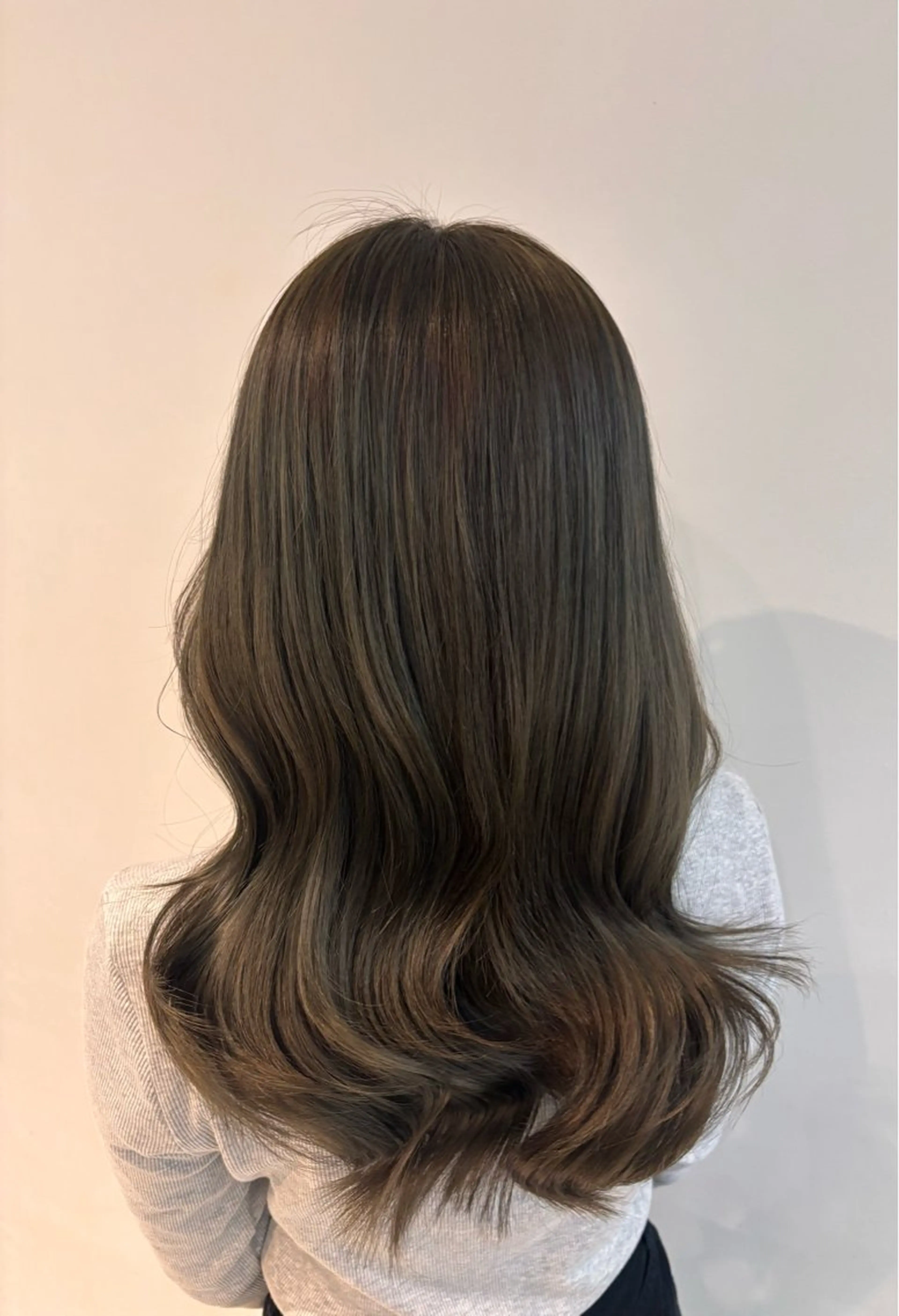 ロング ヘアカラー 𝗬𝗨𝗔 🐈‍⬛のヘアスタイル