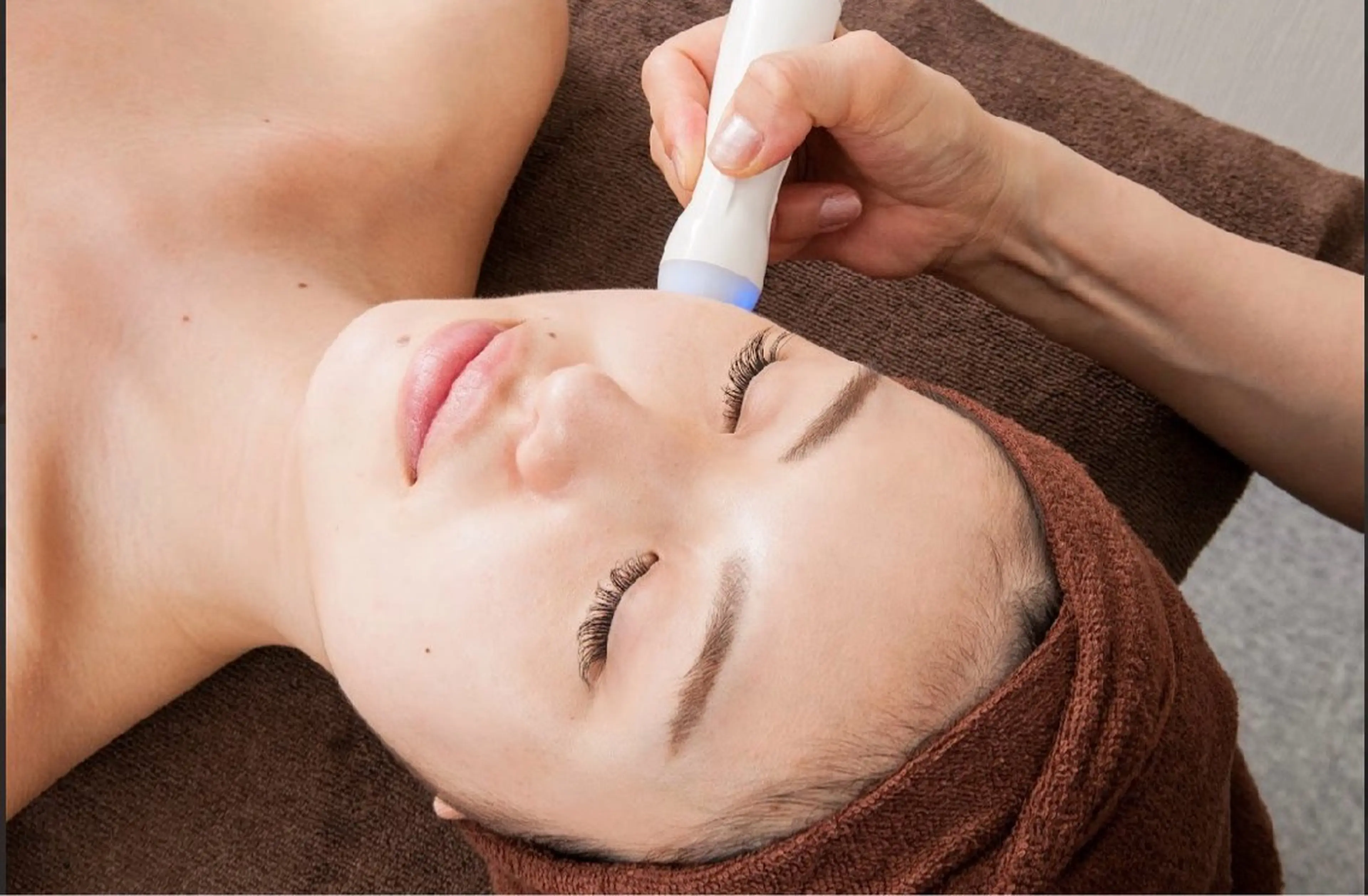 トーンアップ小顔ケア60分13200円→6600円　デコルテマッサージ付きの写真